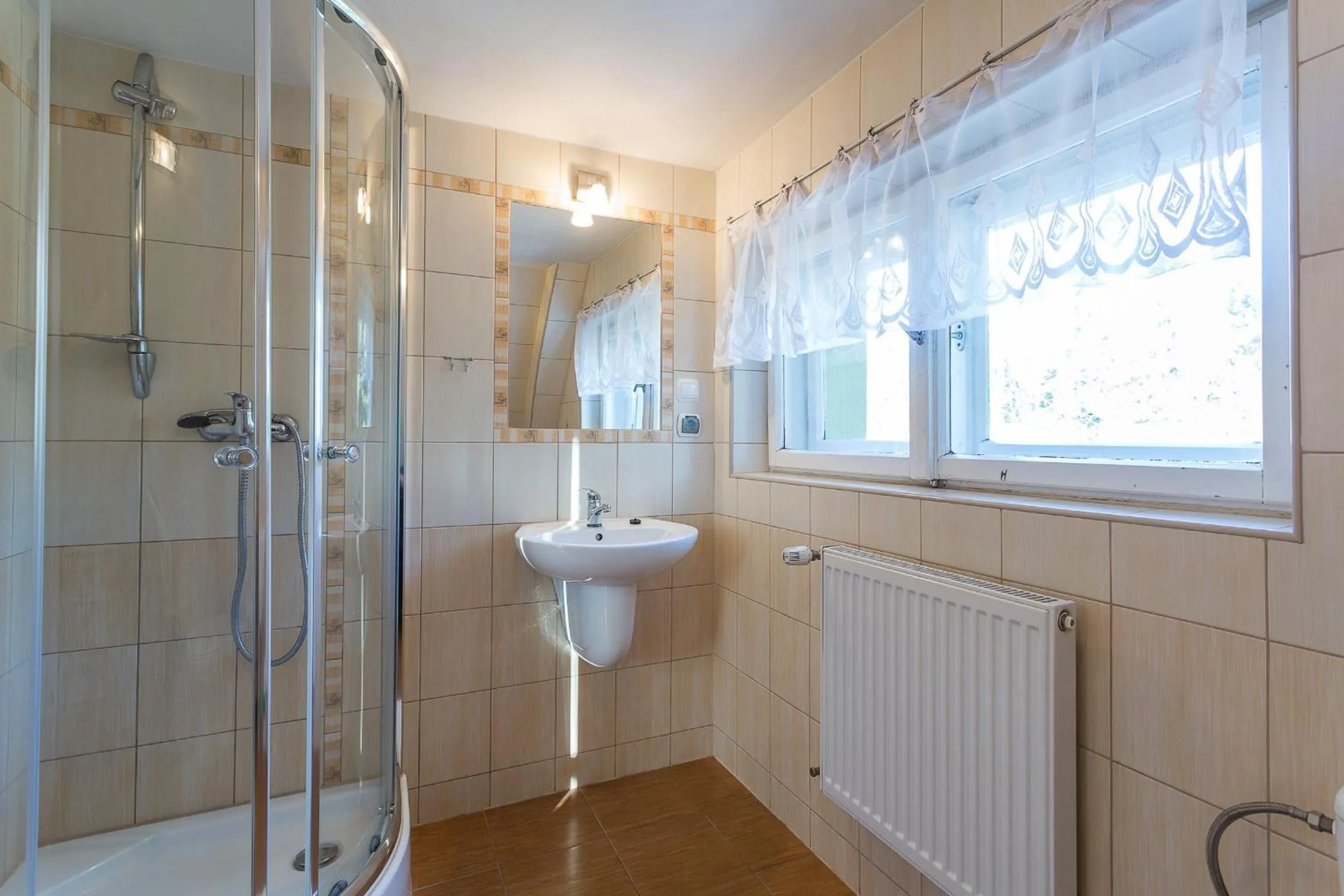 Shower in Willa Strumyk
