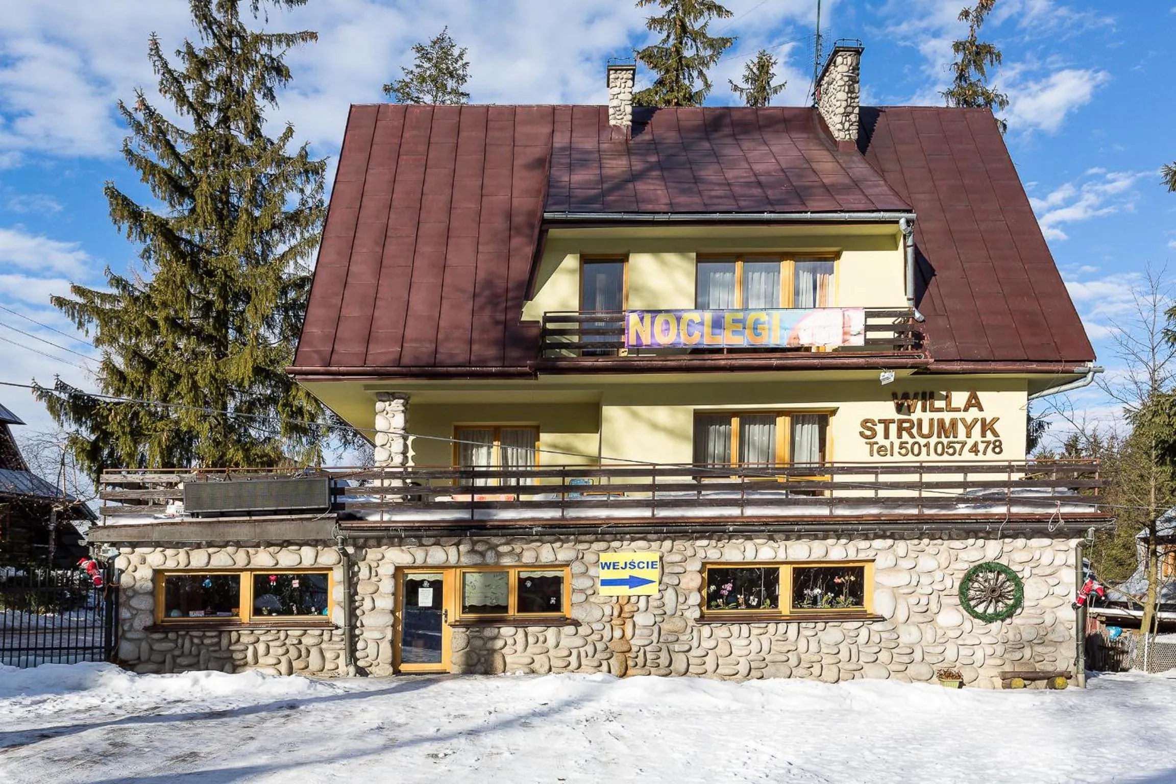 Facade/entrance in Willa Strumyk