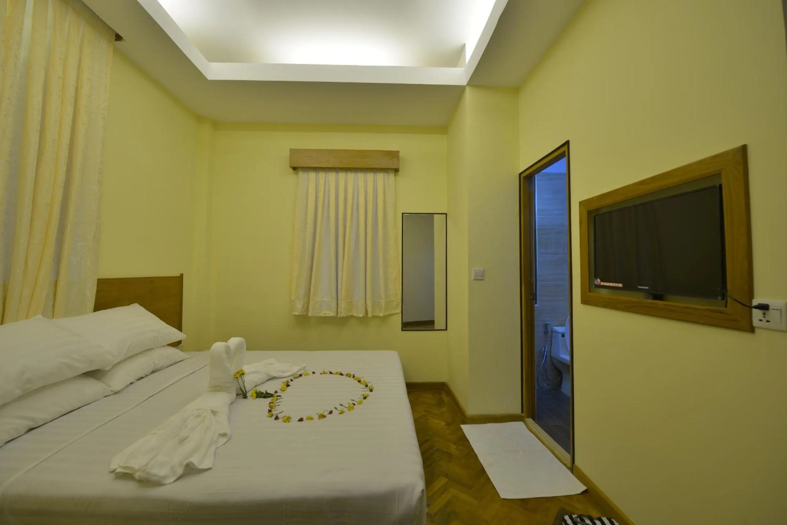 Bedroom, Bed in Northern Breeze Hotel