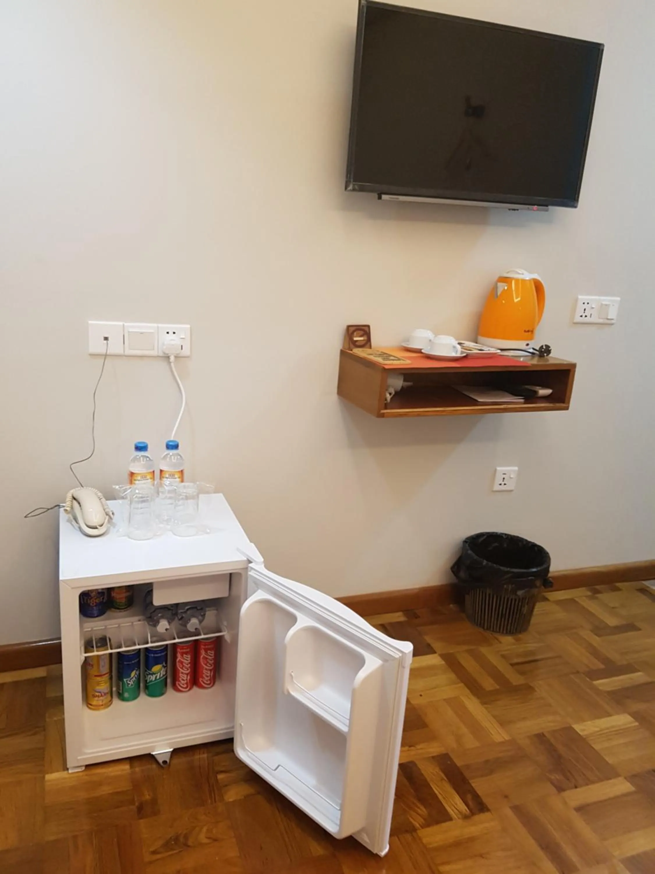 Restaurant/places to eat in Northern Breeze Hotel