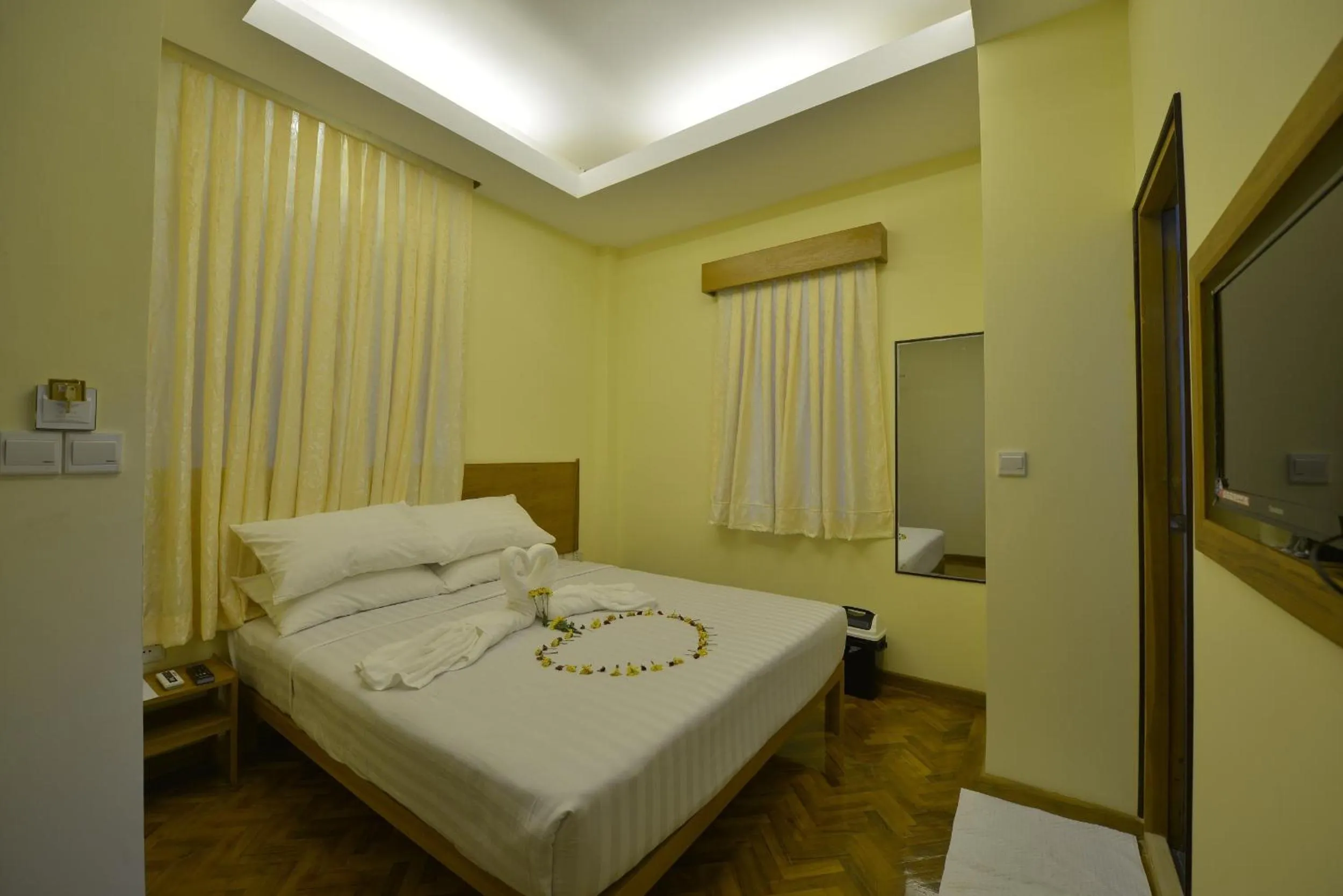 Bedroom, Bed in Northern Breeze Hotel