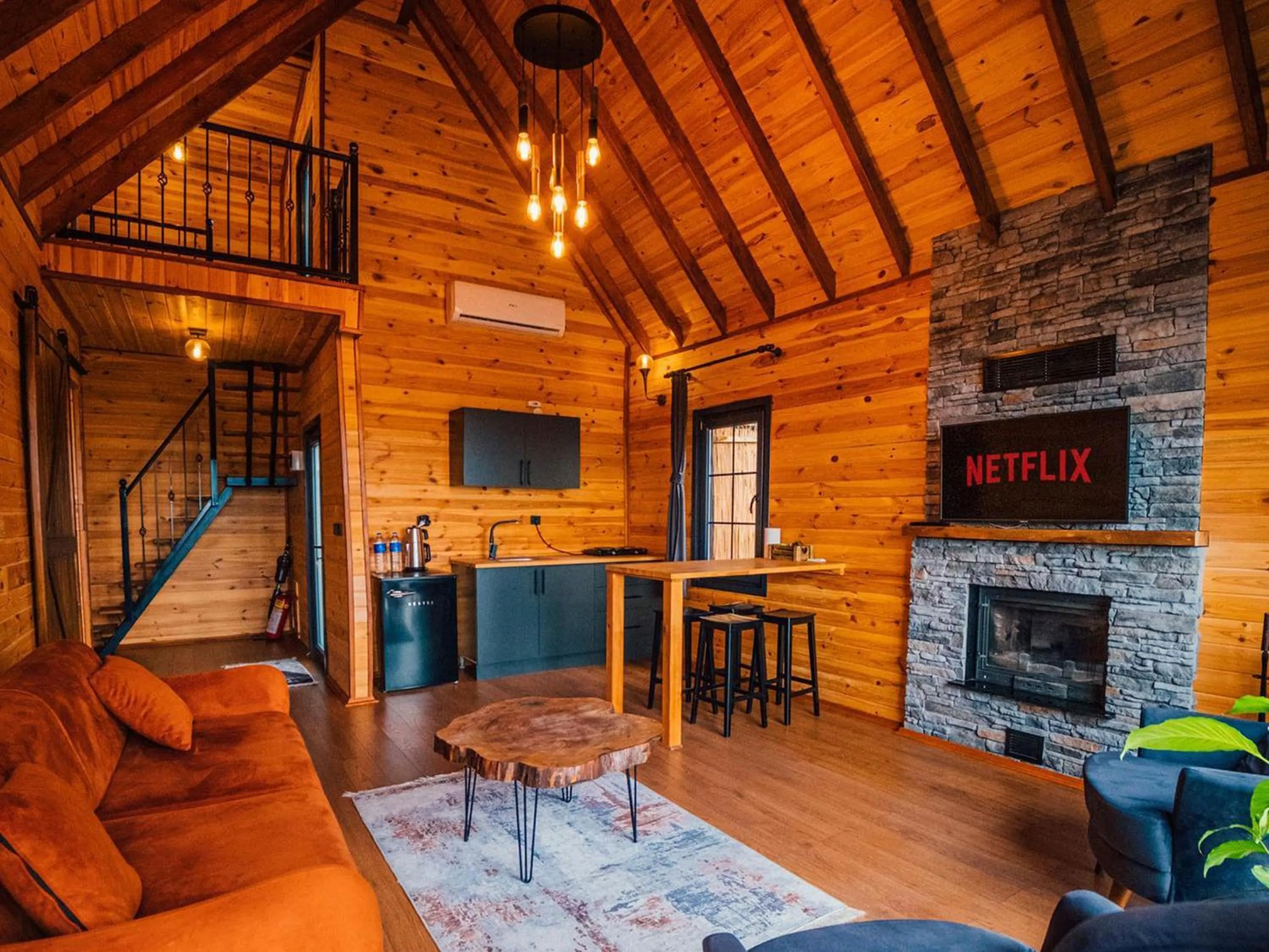 Communal lounge/ TV room in Sapanca Kırsal Silence