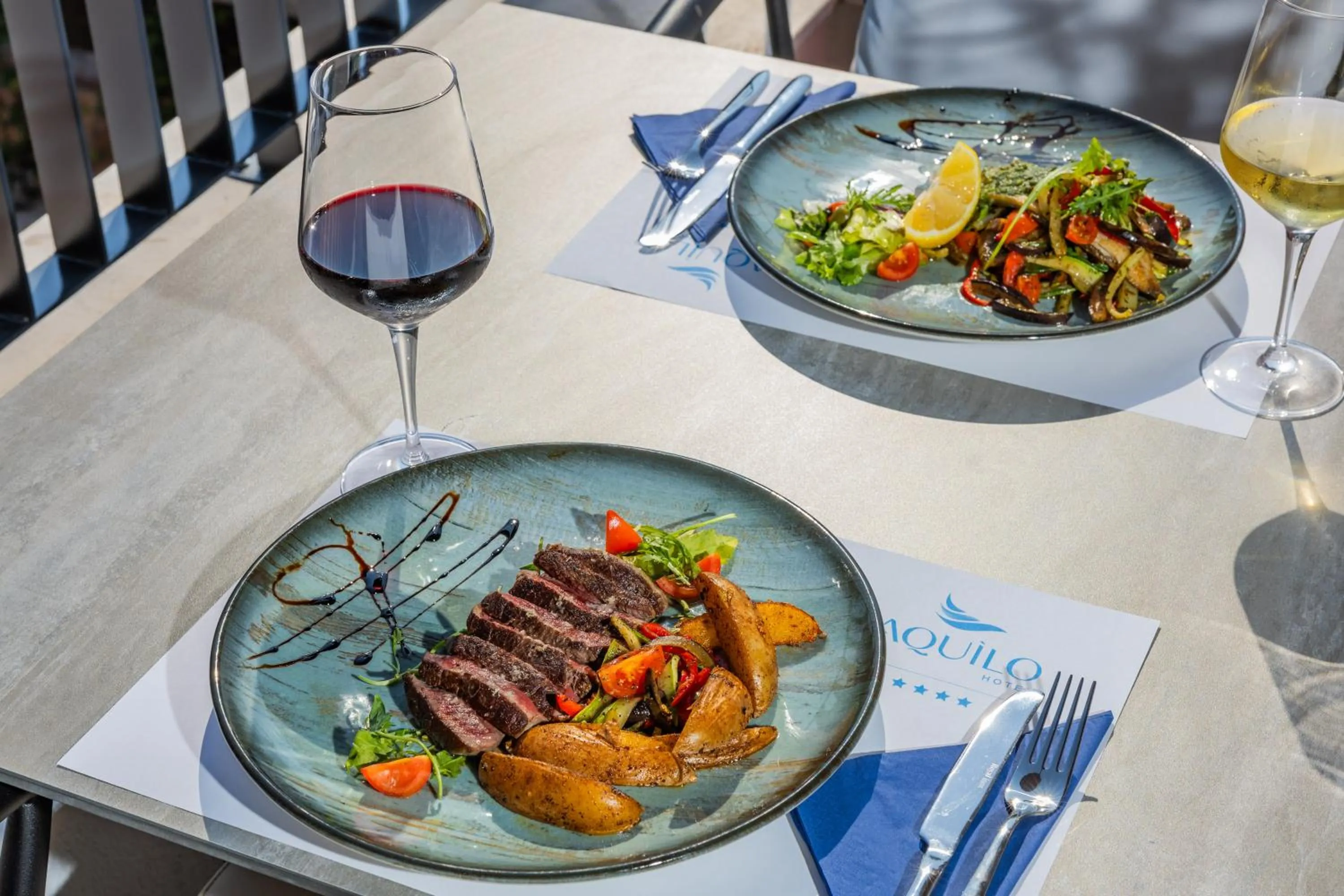 Restaurant/places to eat in Hotel AQUILO