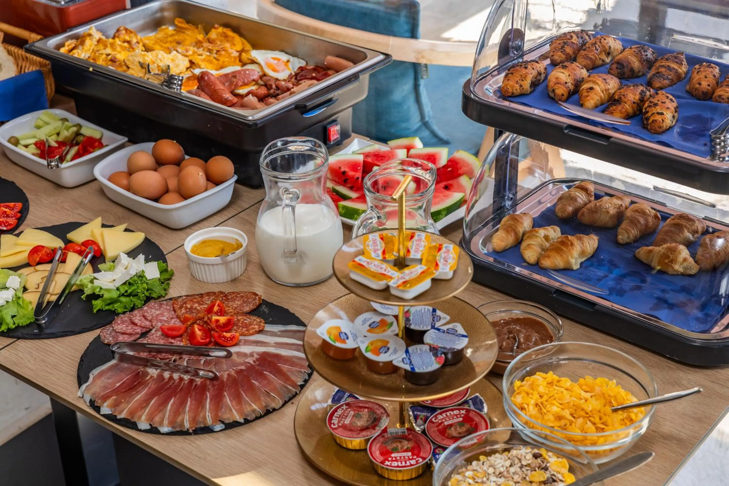 Breakfast in Hotel AQUILO