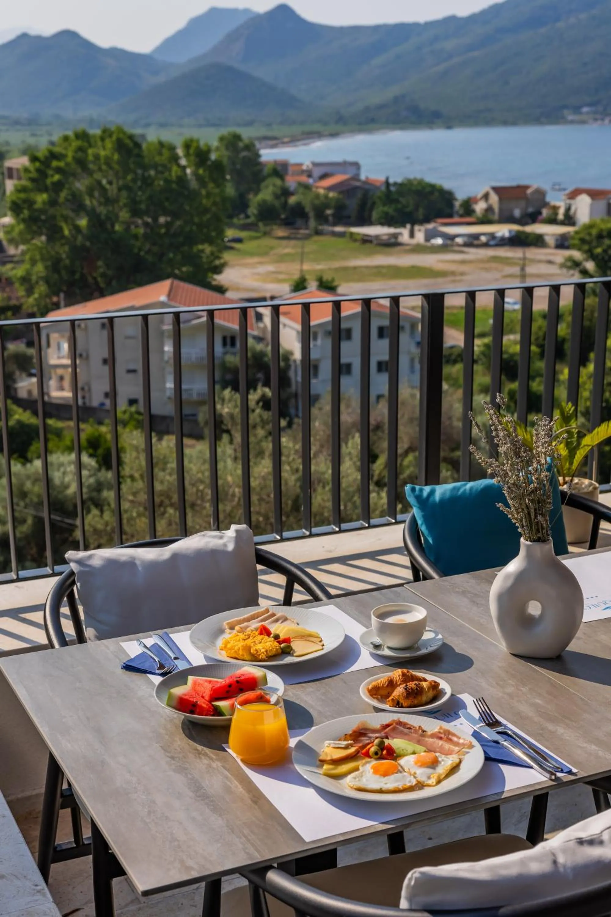 Restaurant/places to eat in Hotel AQUILO