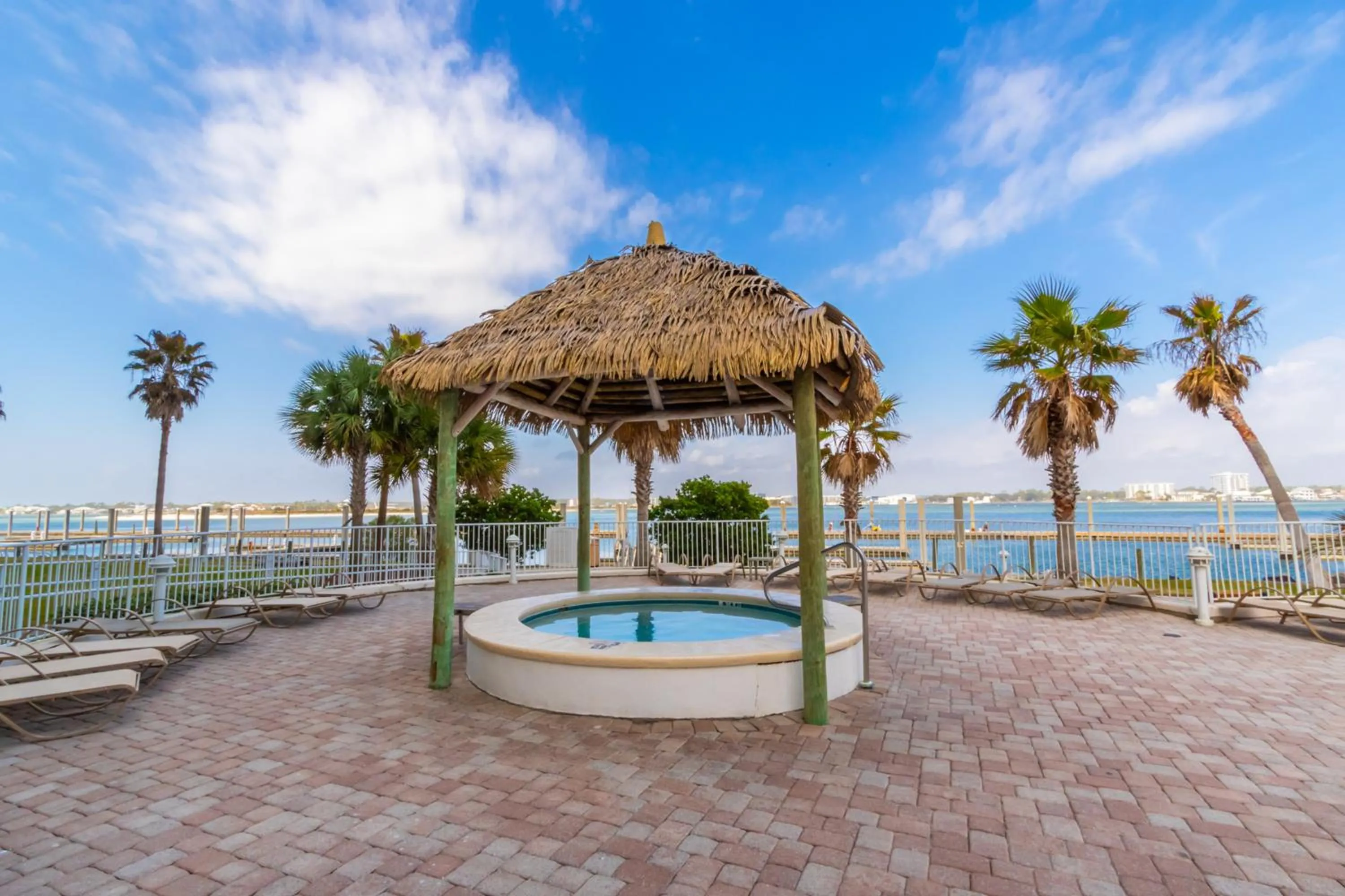 Area and facilities in Caribe Resort by Hosteeva