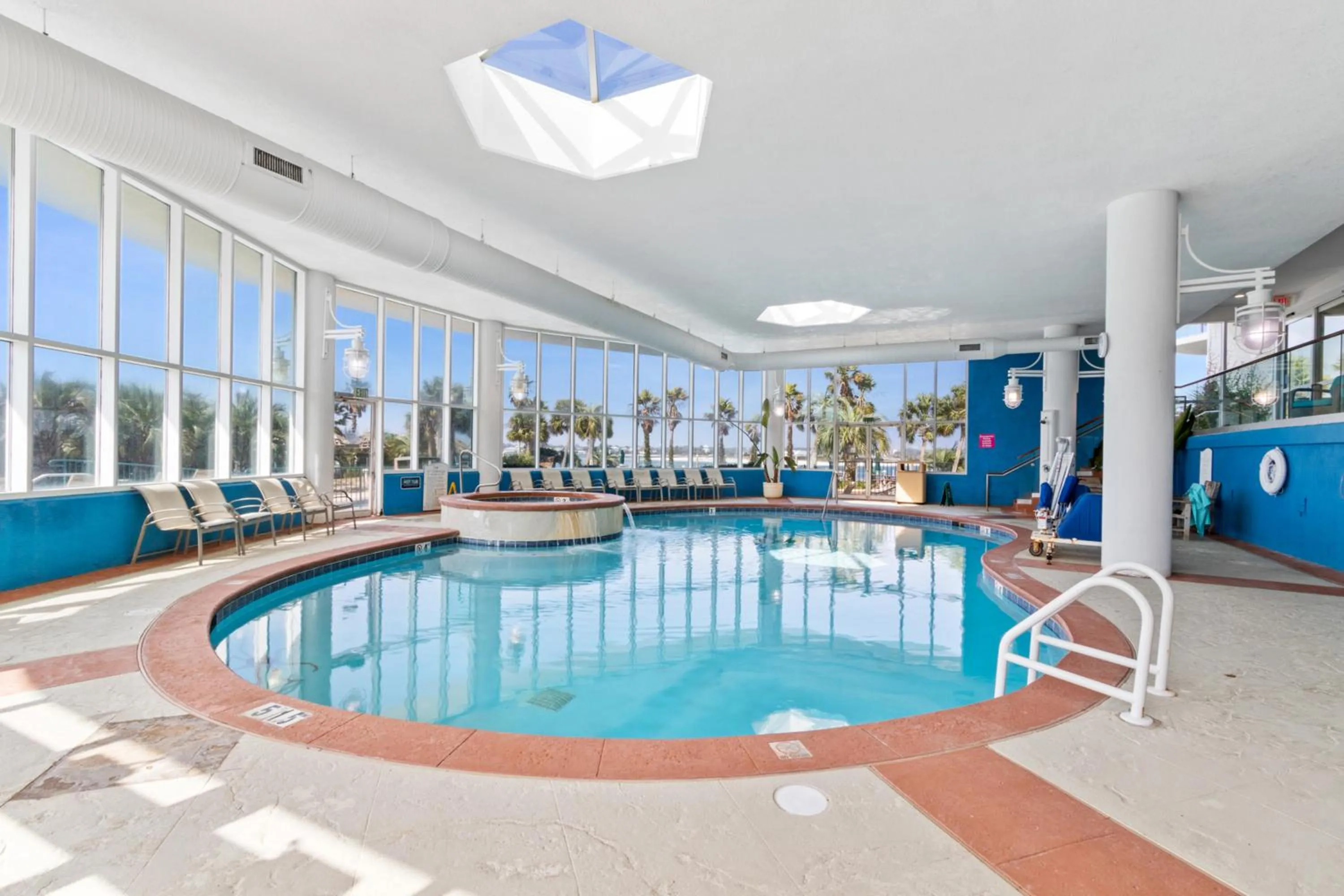 Swimming pool in Caribe Resort by Hosteeva