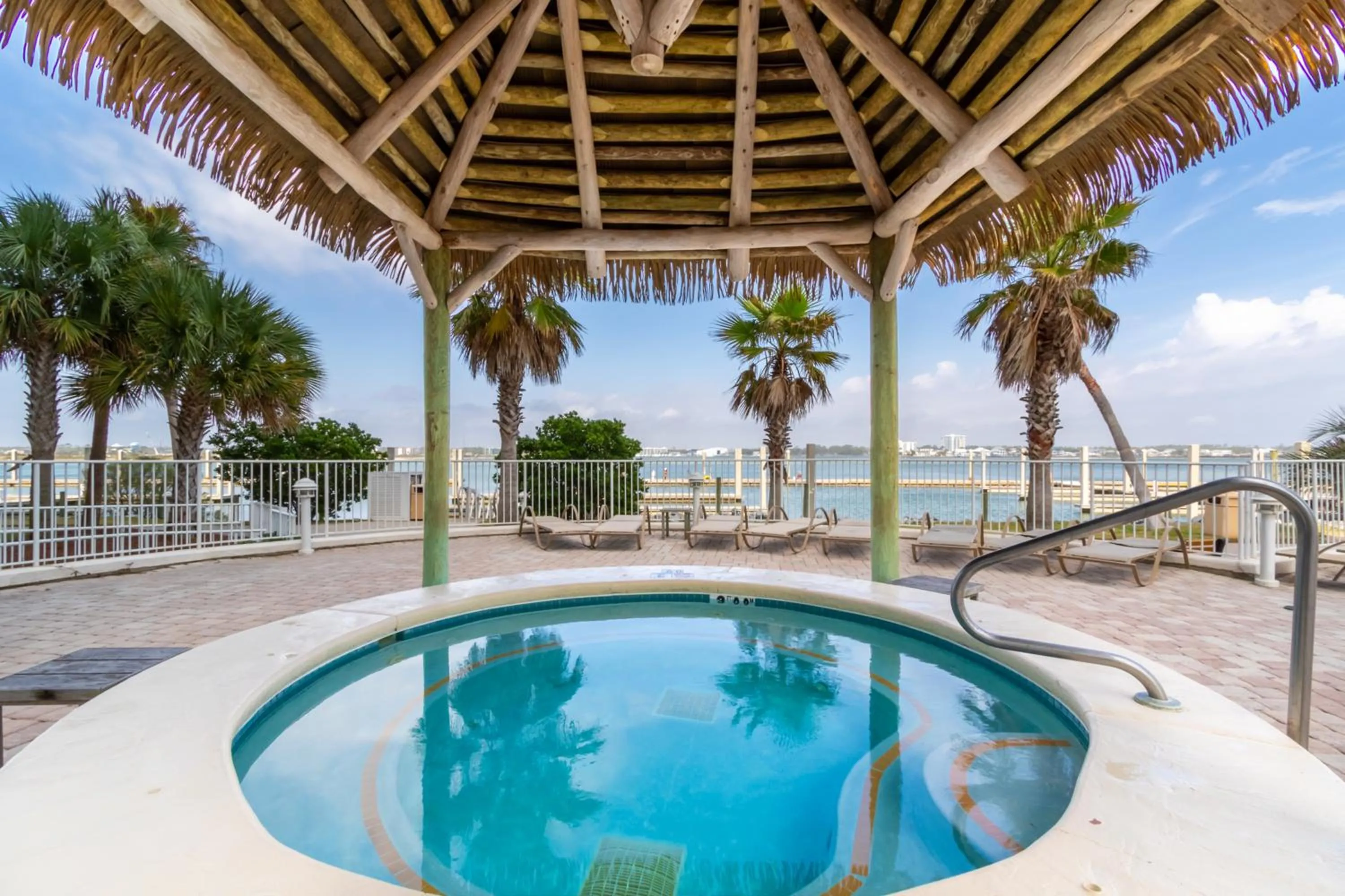 Hot Tub in Caribe Resort by Hosteeva