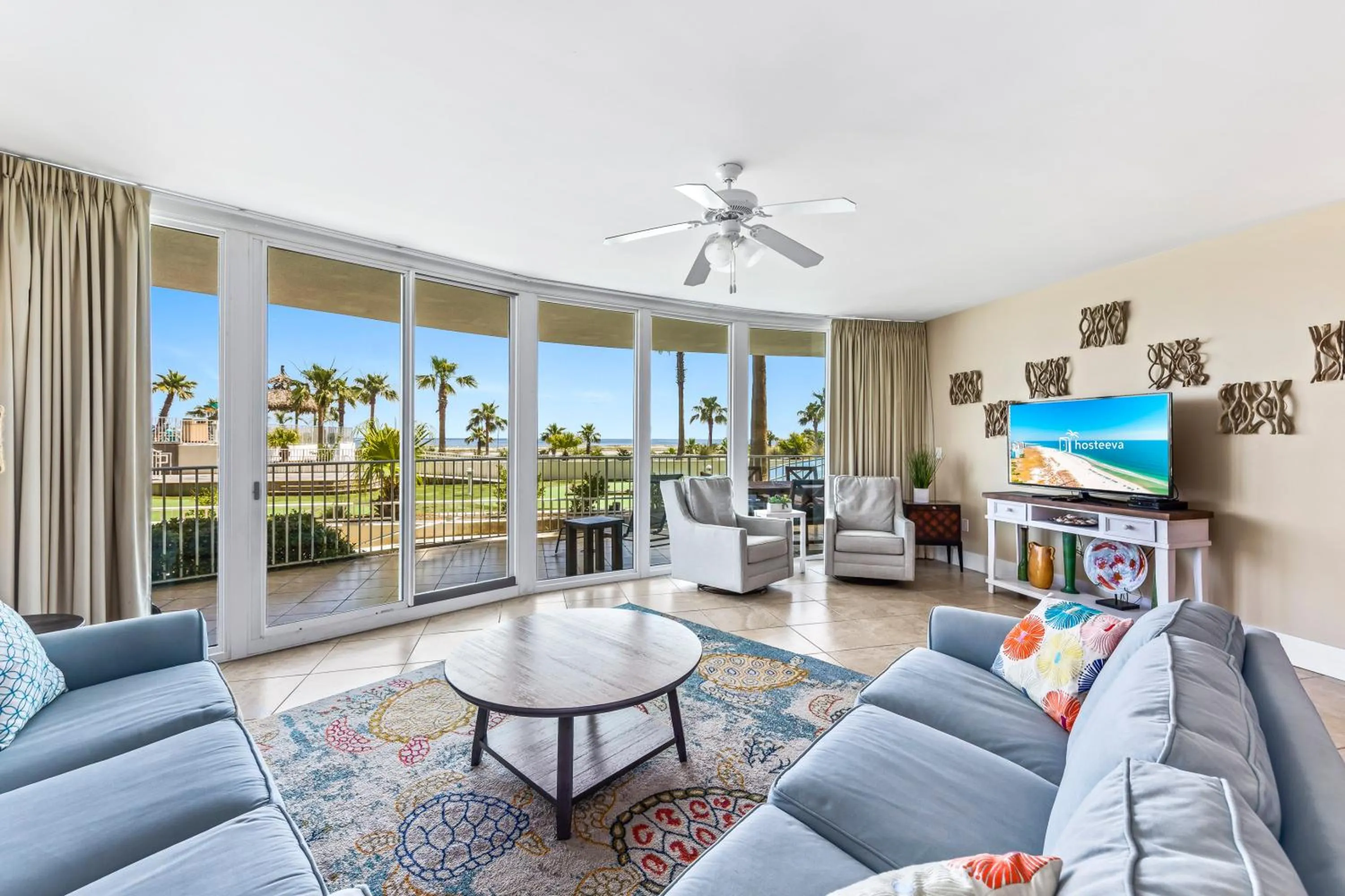Living room in Caribe Resort by Hosteeva