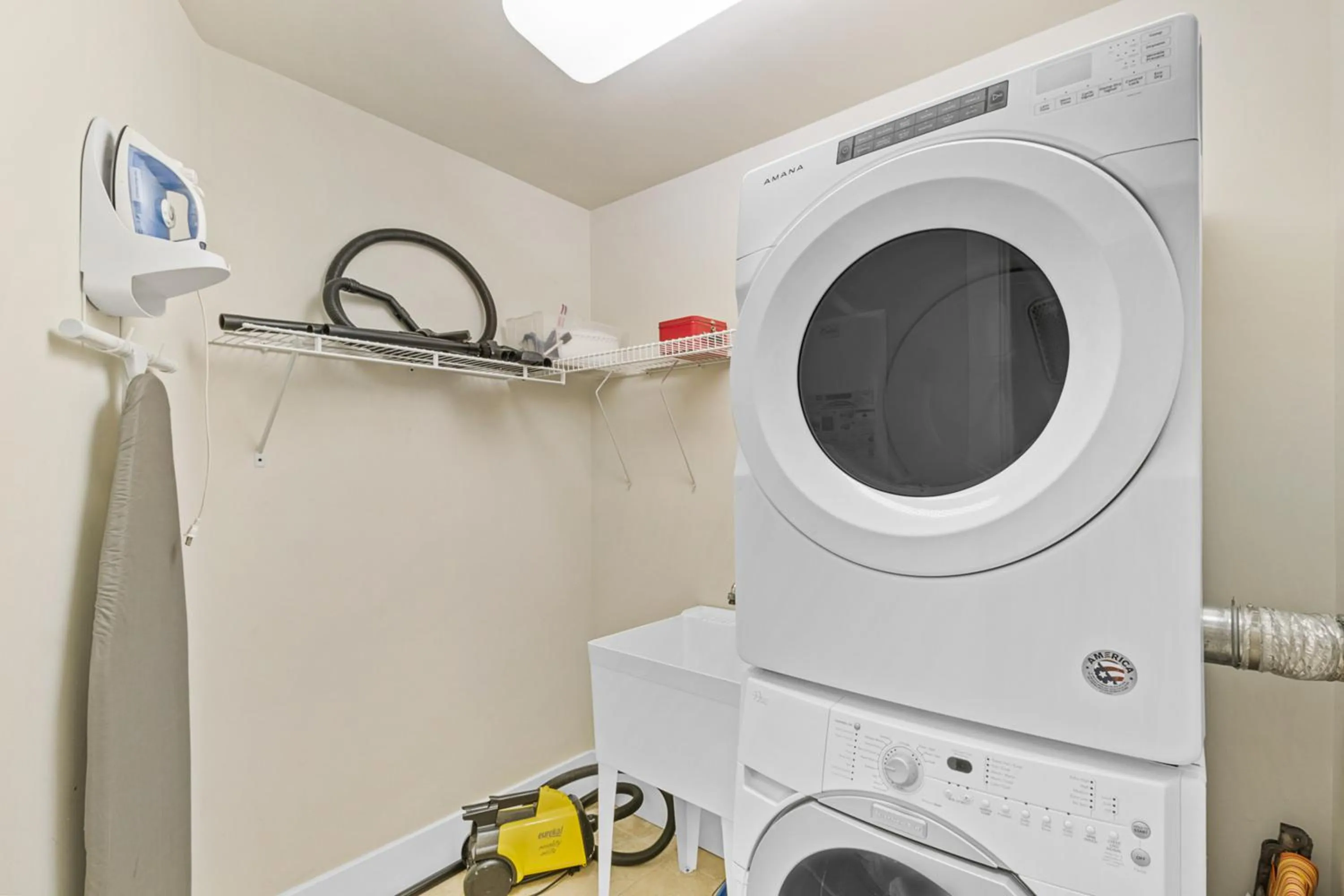 washing machine in Caribe Resort by Hosteeva