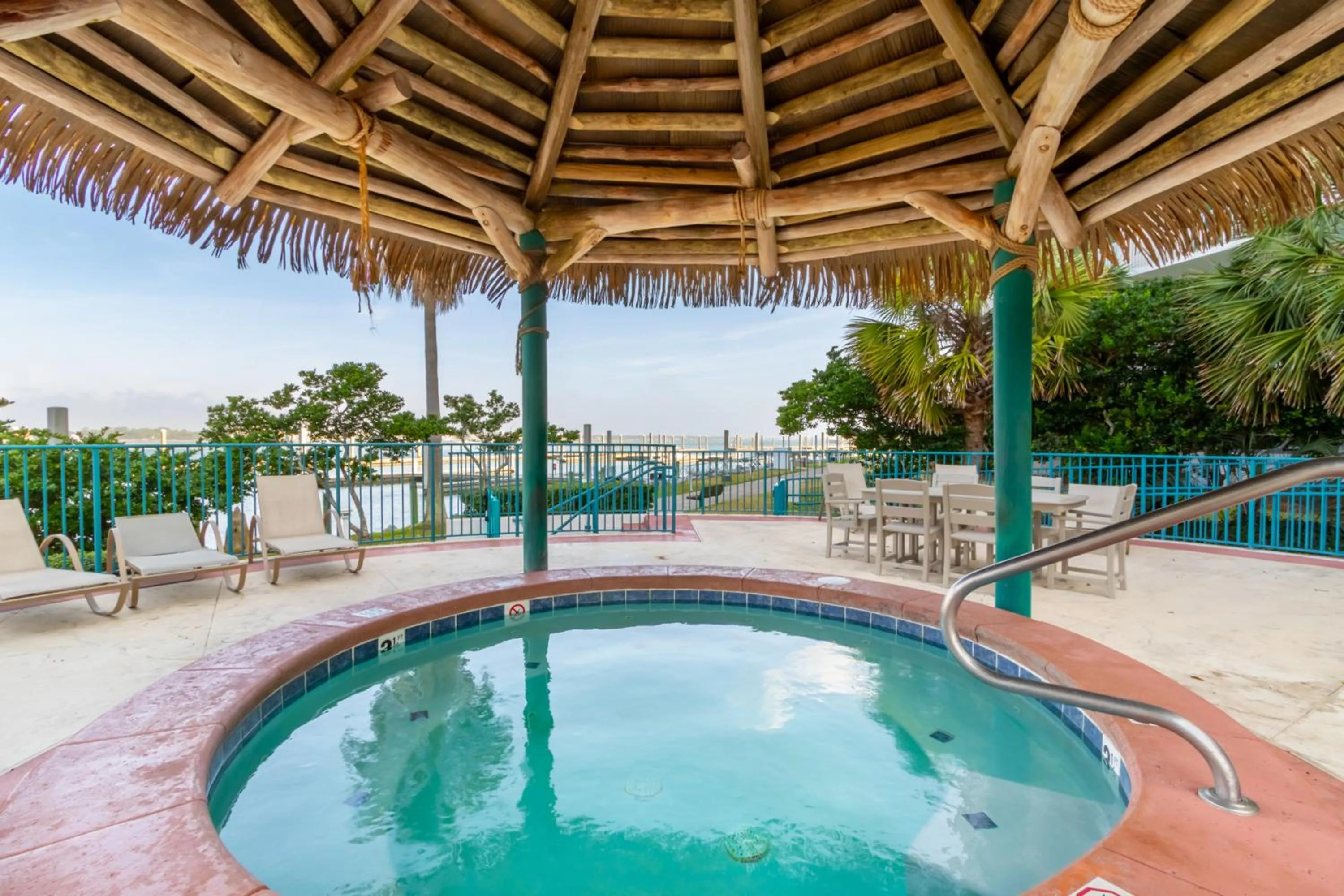 Hot Tub in Caribe Resort by Hosteeva