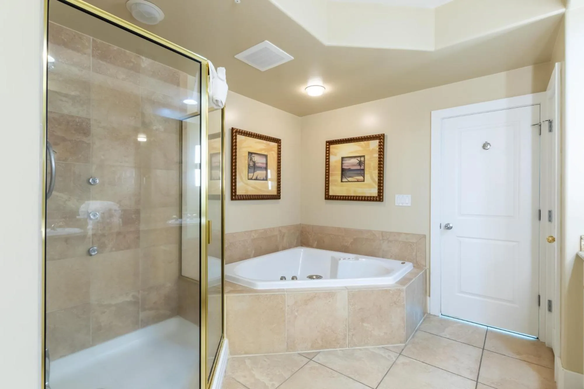 Bathroom in Caribe Resort by Hosteeva