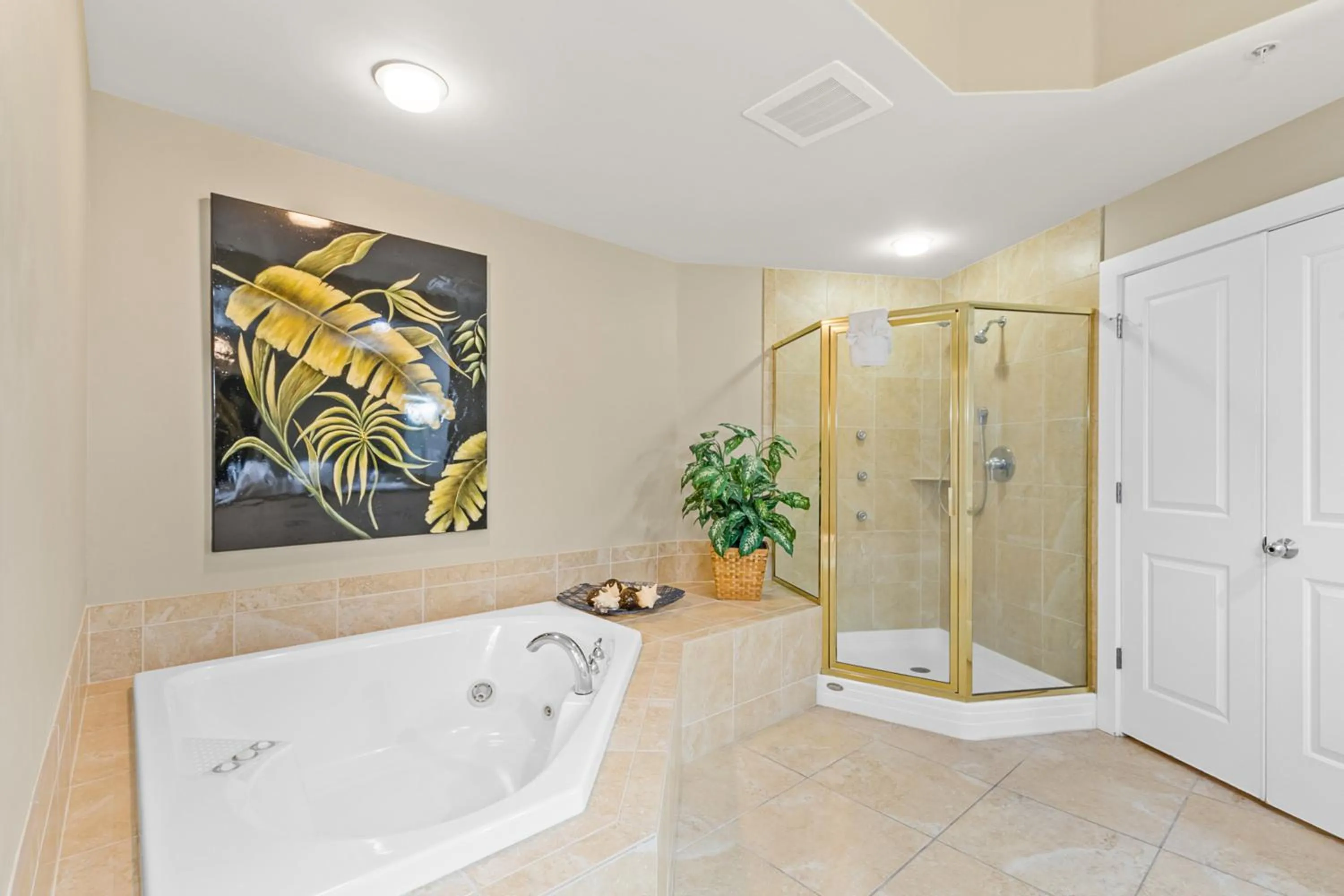 Bathroom in Caribe Resort by Hosteeva