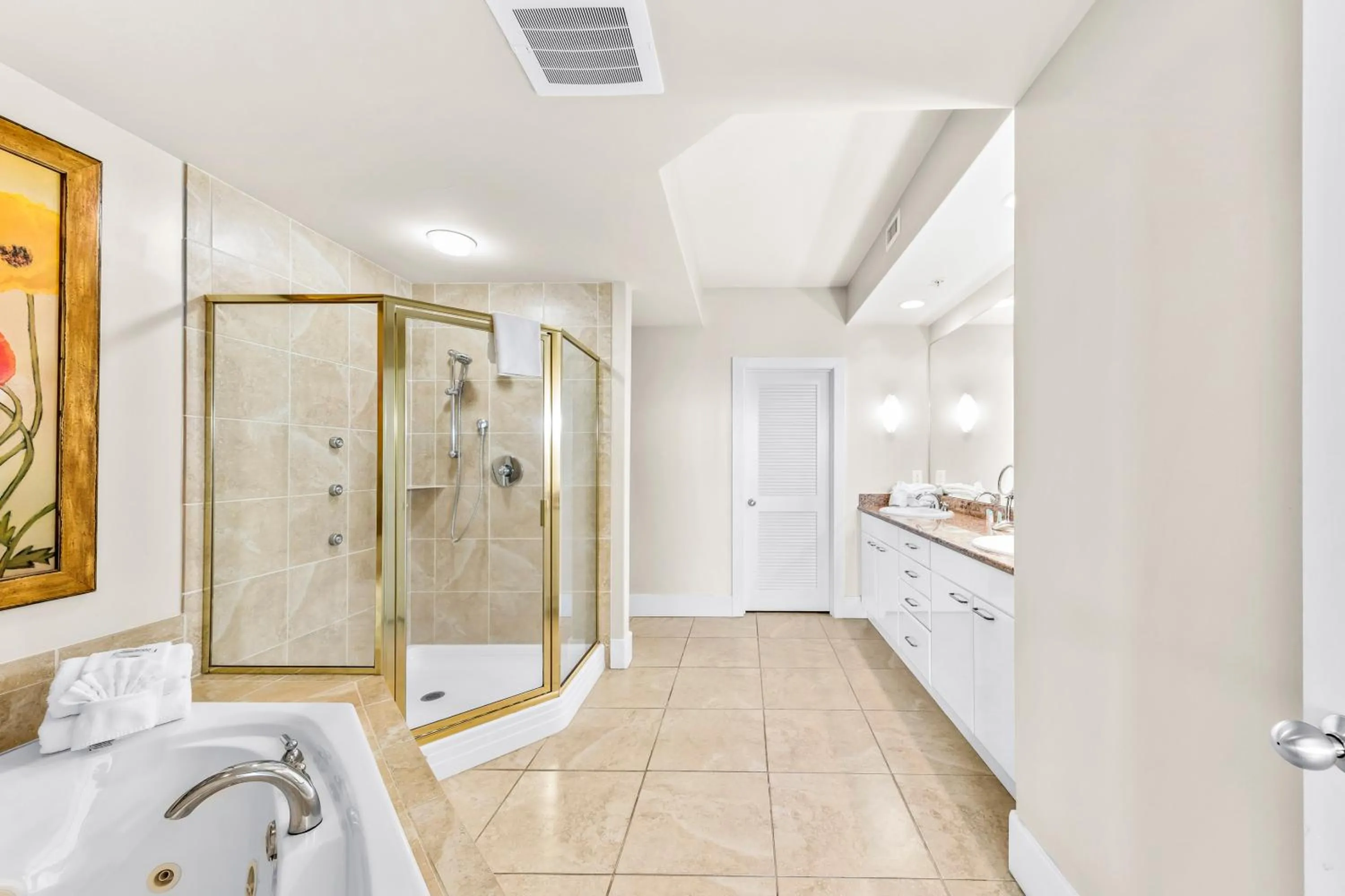 Bathroom in Caribe Resort by Hosteeva