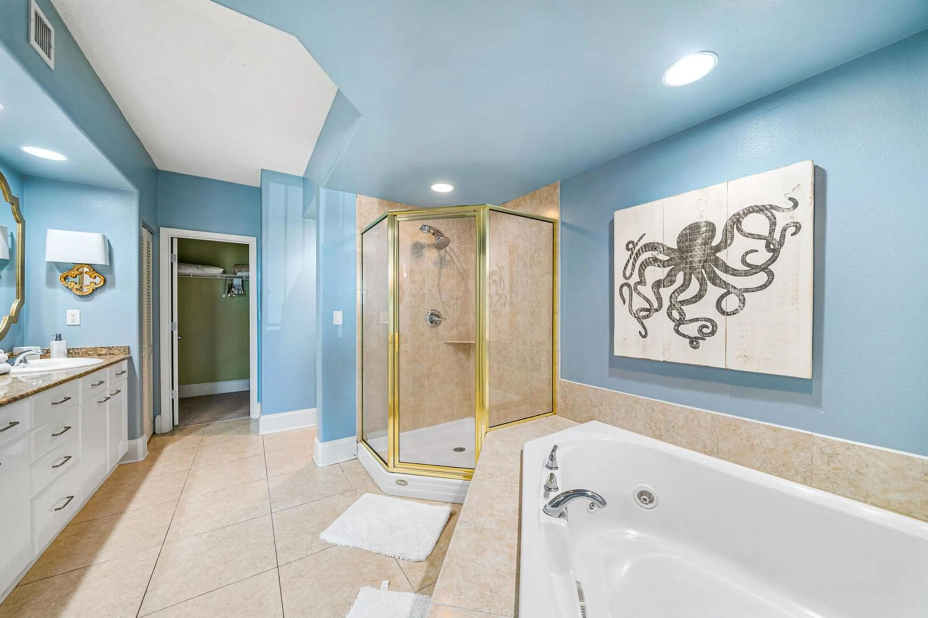 Bathroom in Caribe Resort by Hosteeva