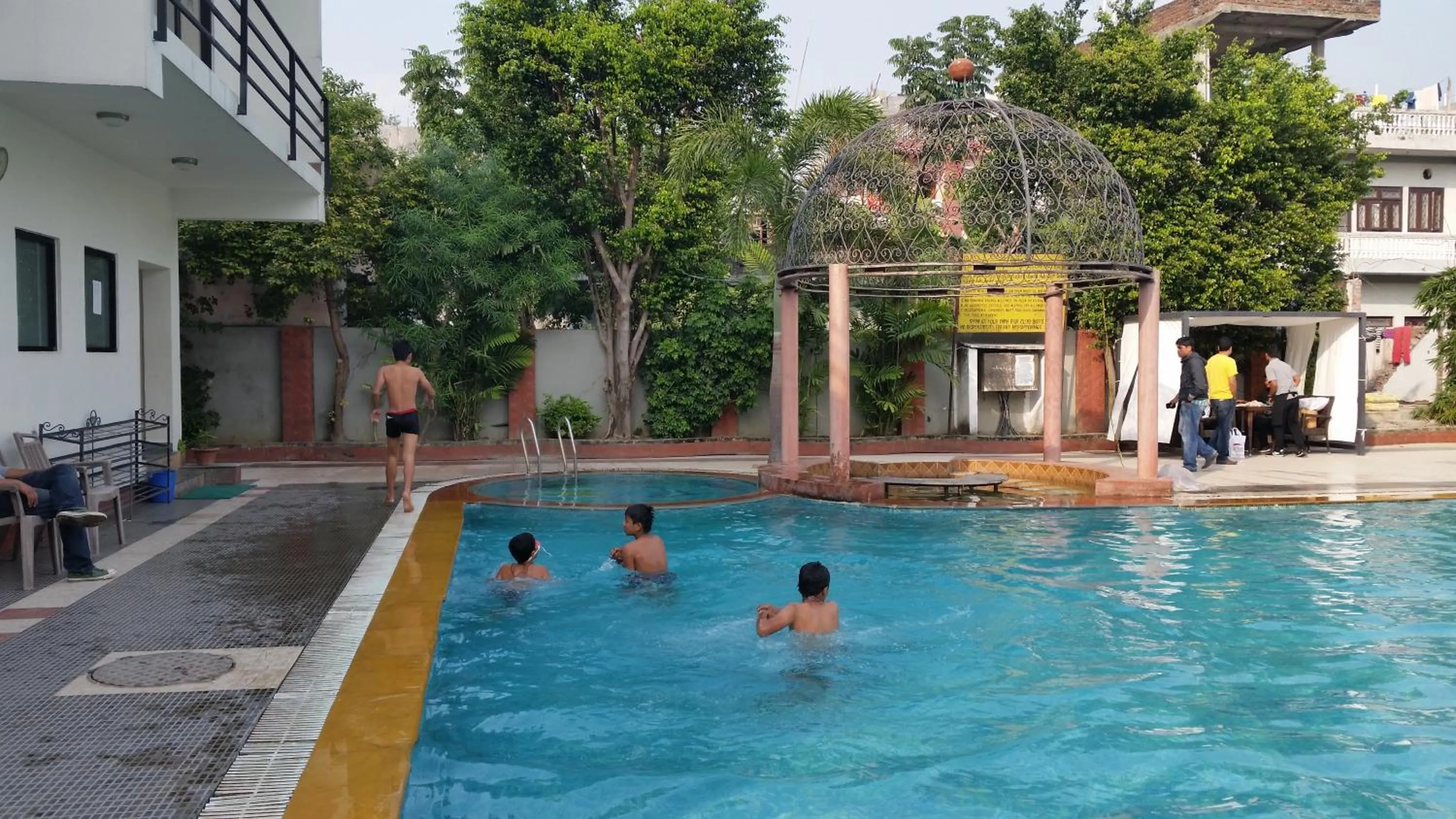 Swimming pool in Club De Novo Hotel