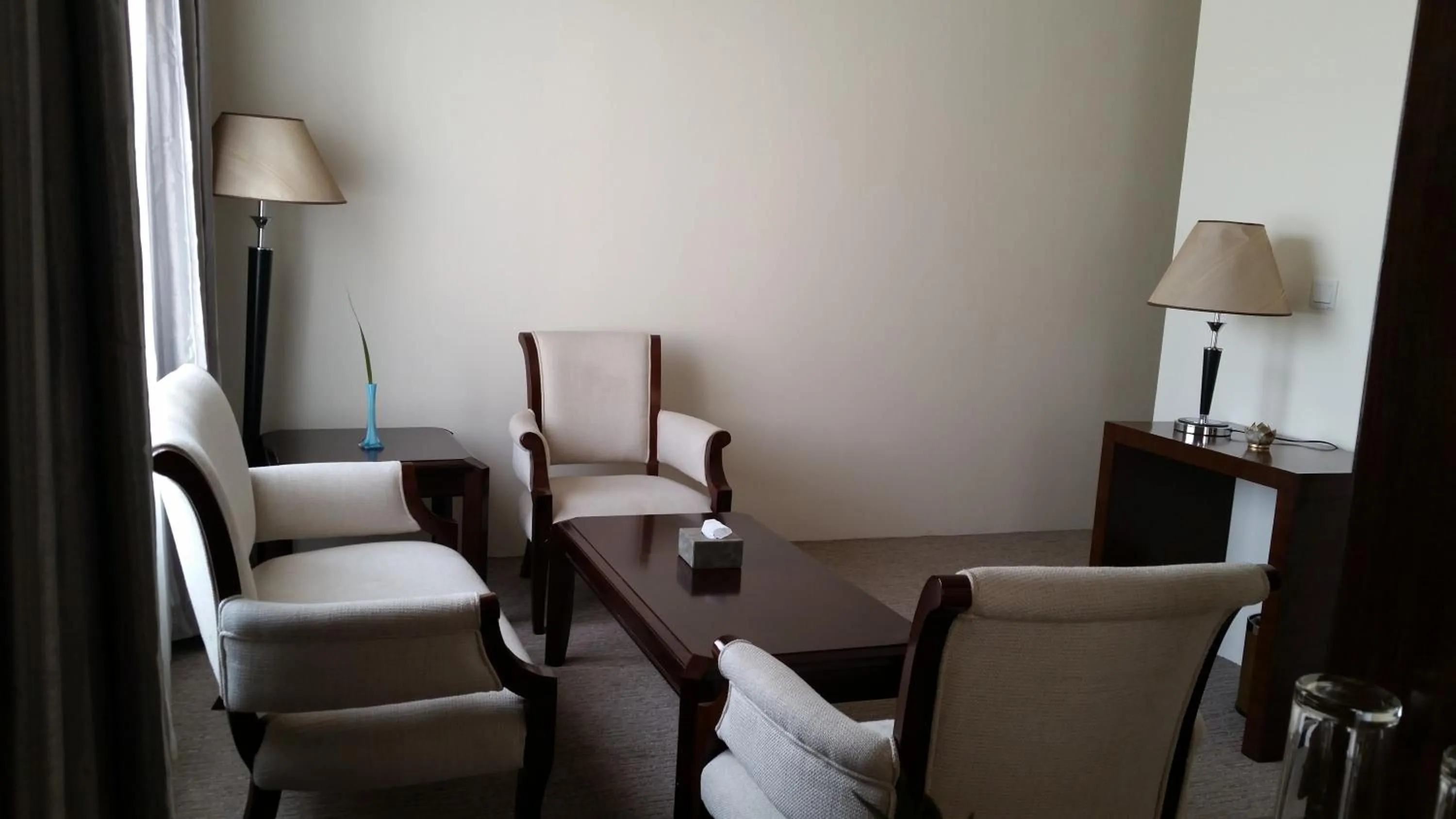 Seating area in Club De Novo Hotel