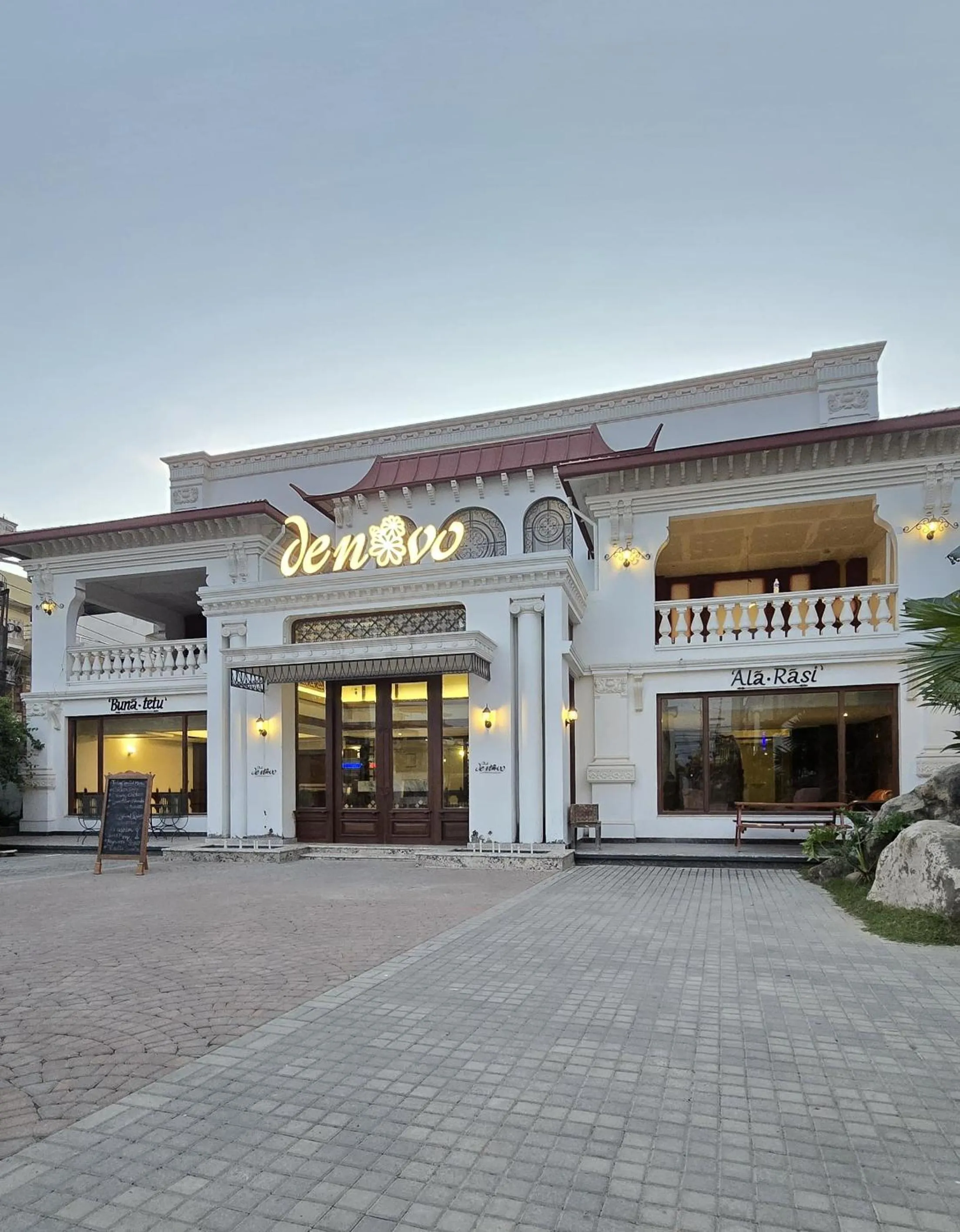 Property building in Club De Novo Hotel