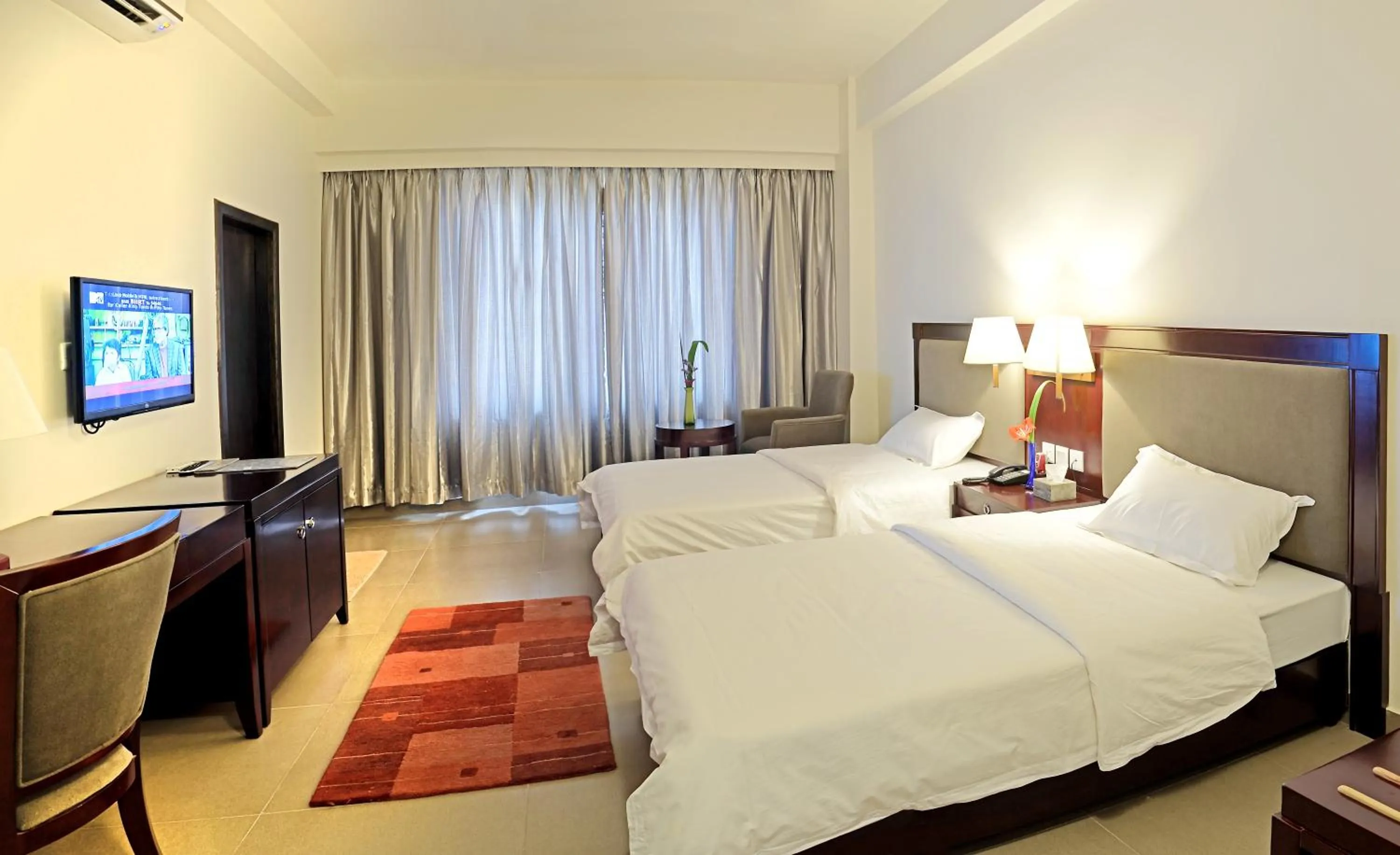 Photo of the whole room, Bed in Club De Novo Hotel