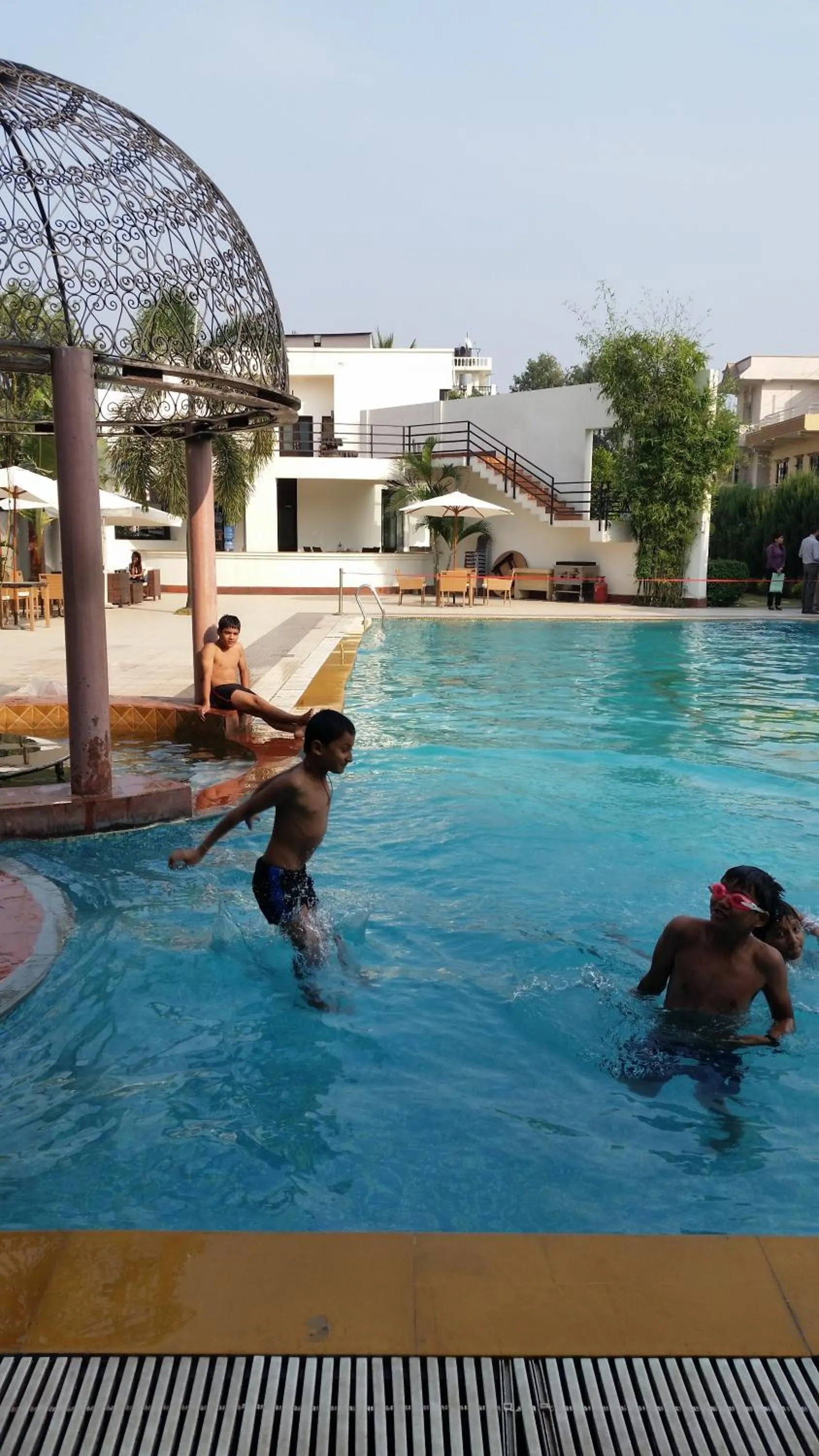 Swimming pool in Club De Novo Hotel