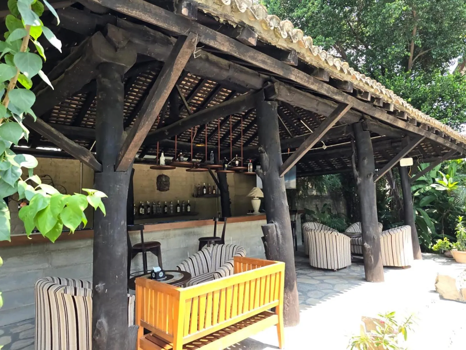 Restaurant/places to eat in Club De Novo Hotel