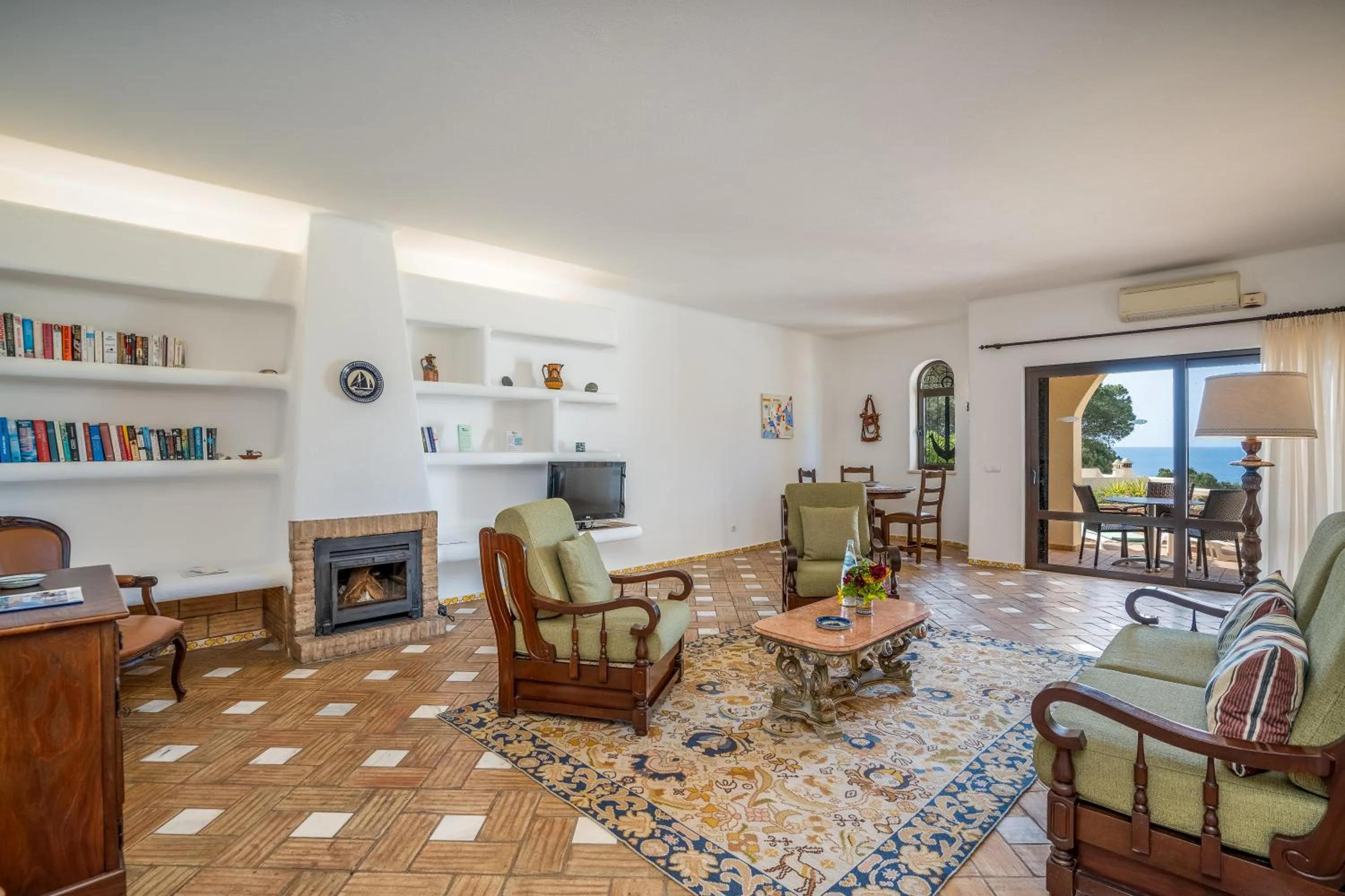 TV and multimedia in Algar Seco Parque