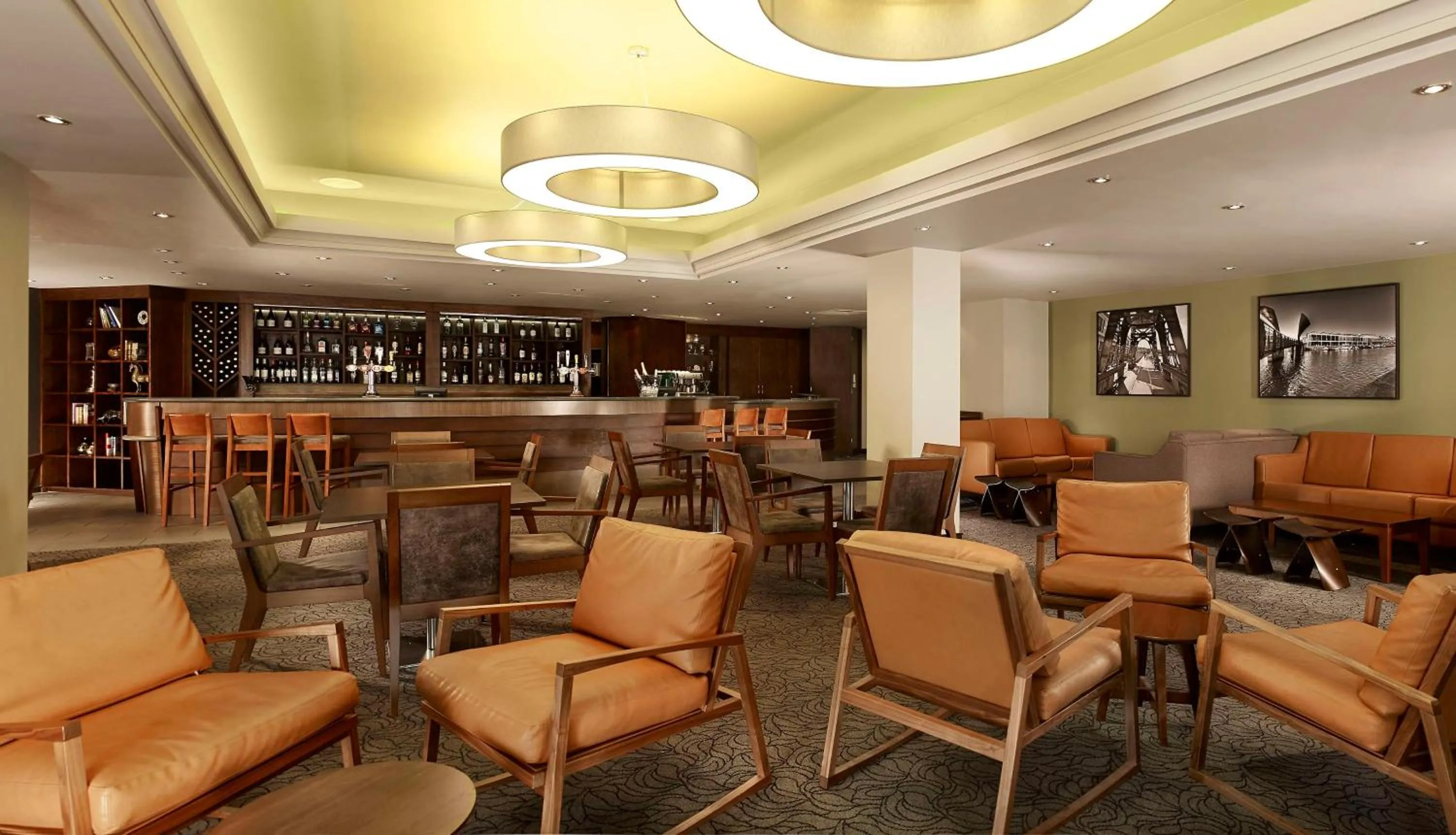 Lounge or bar in DoubleTree by Hilton Bristol City Centre