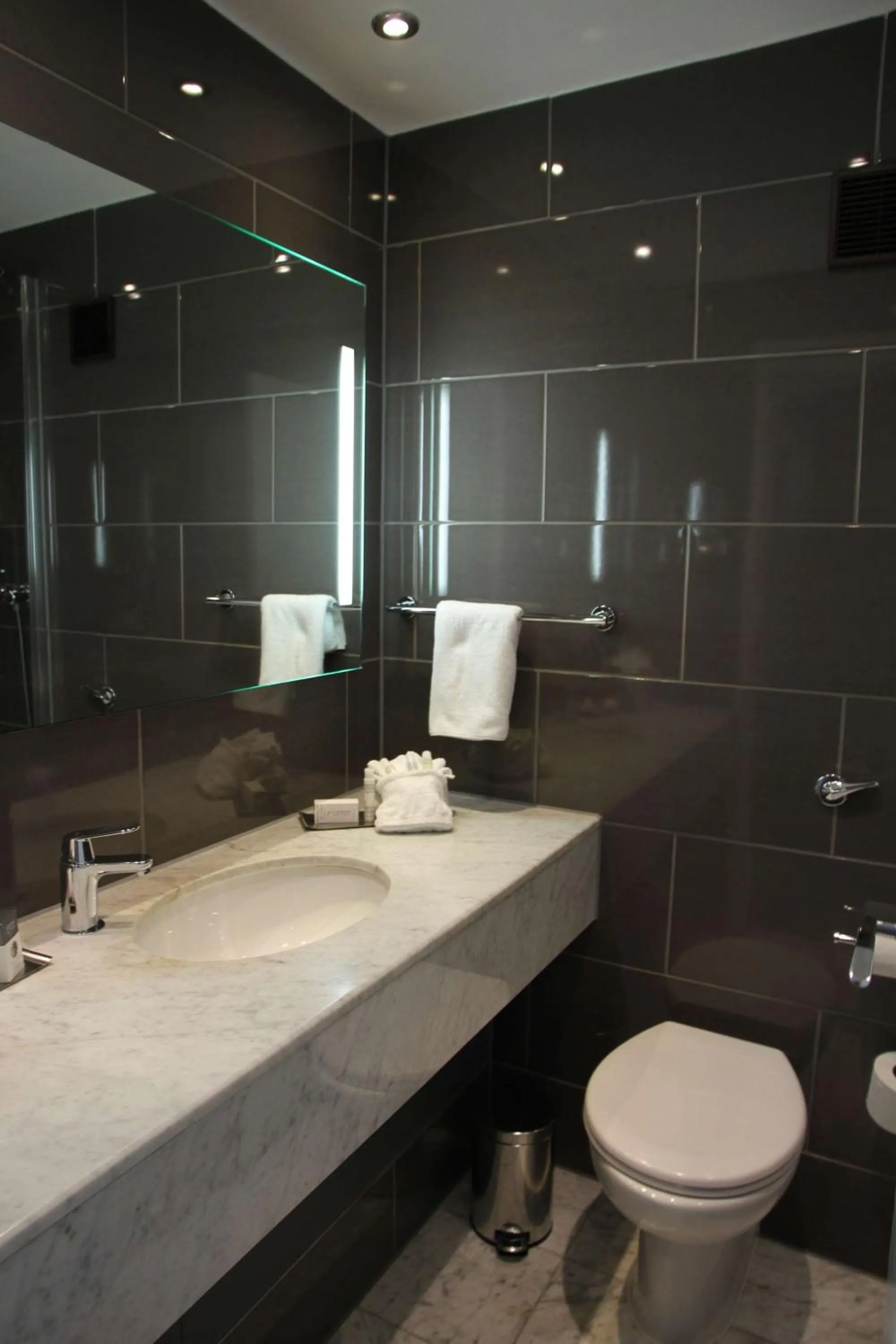 Bathroom in DoubleTree by Hilton Bristol City Centre