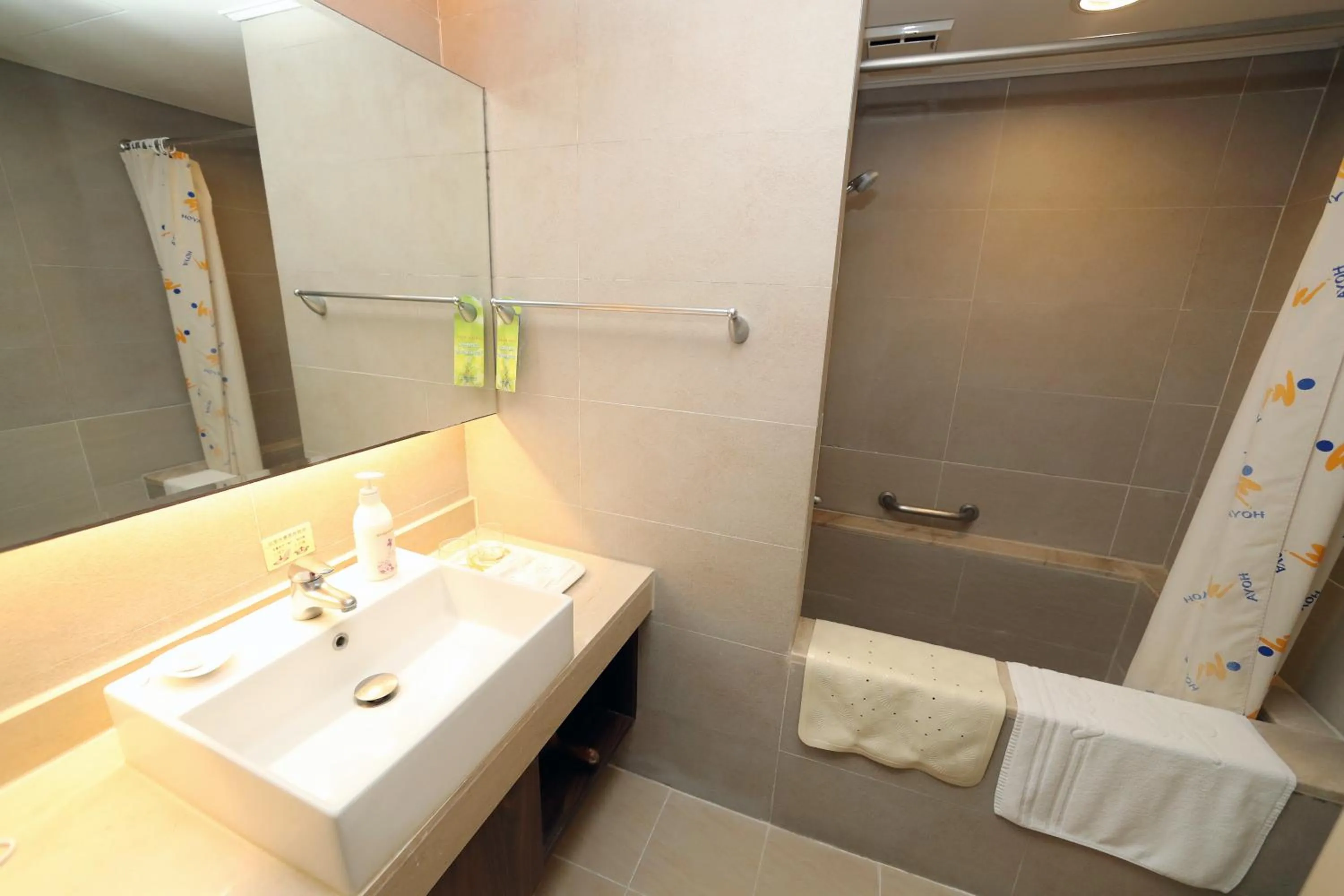 Bathroom in Hoya Hot Springs Resort & Spa