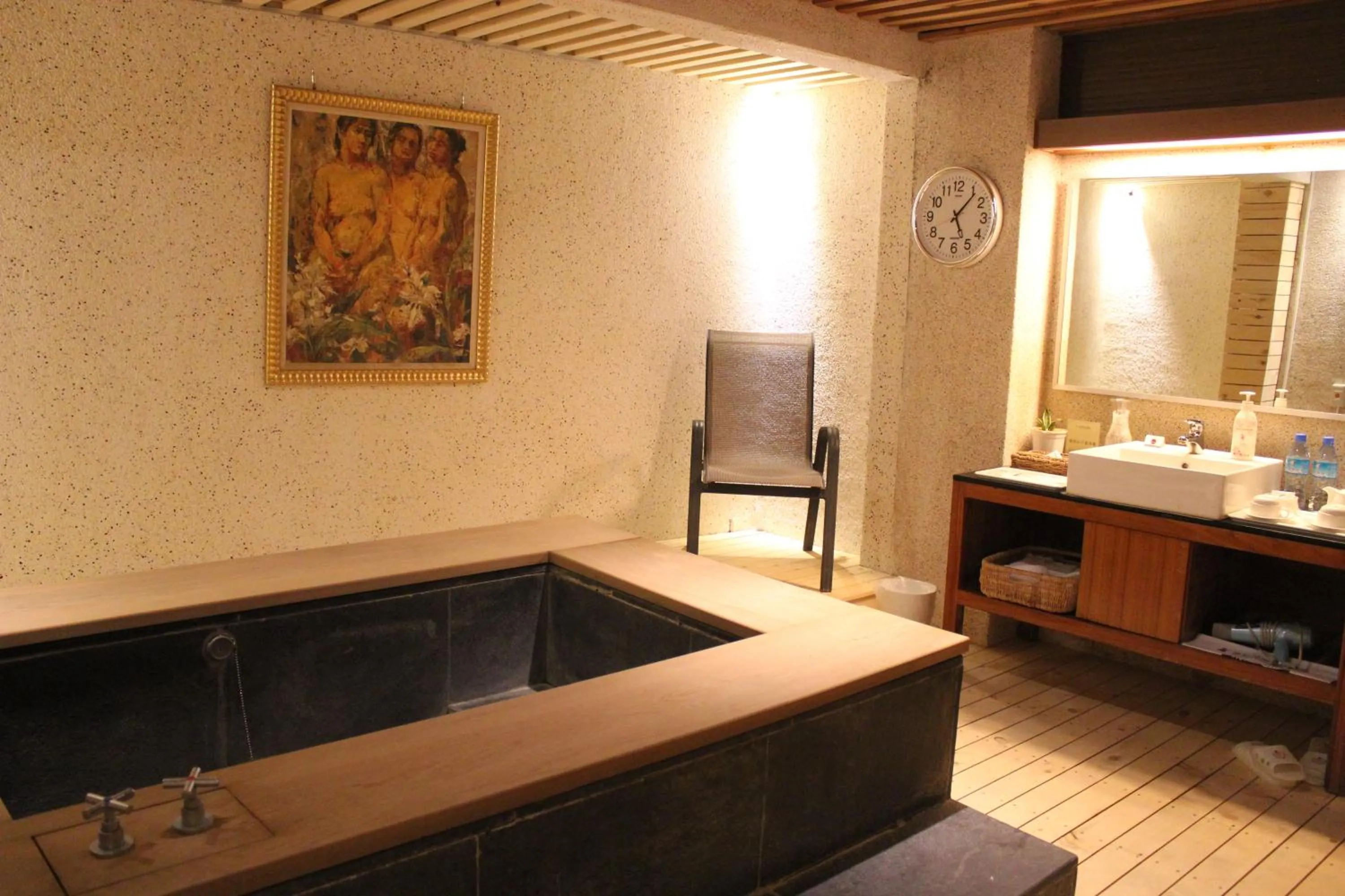 Hot Spring Bath in Hoya Hot Springs Resort & Spa