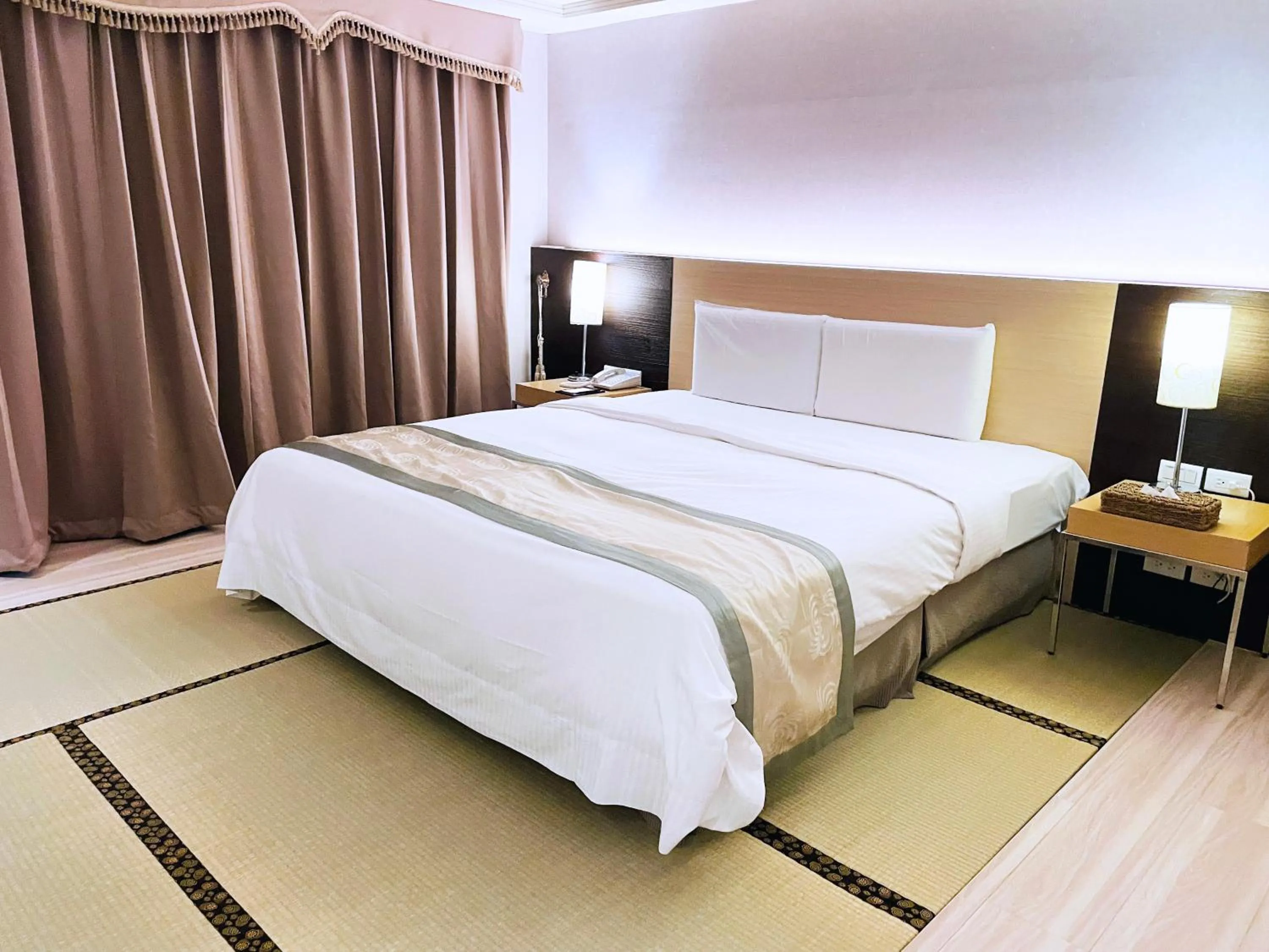 Bed in Hoya Hot Springs Resort & Spa