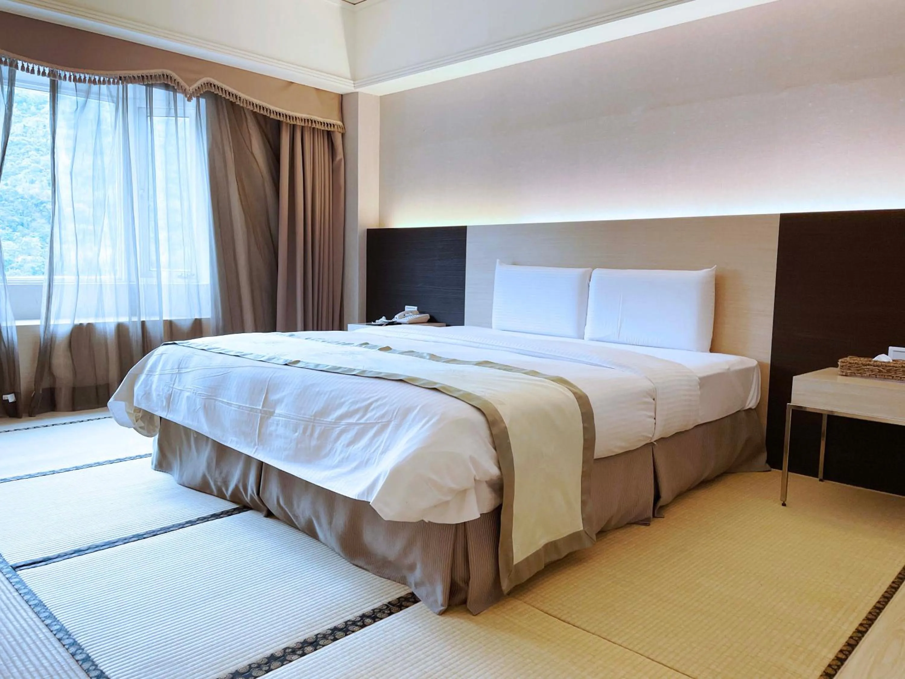 Photo of the whole room, Bed in Hoya Hot Springs Resort & Spa