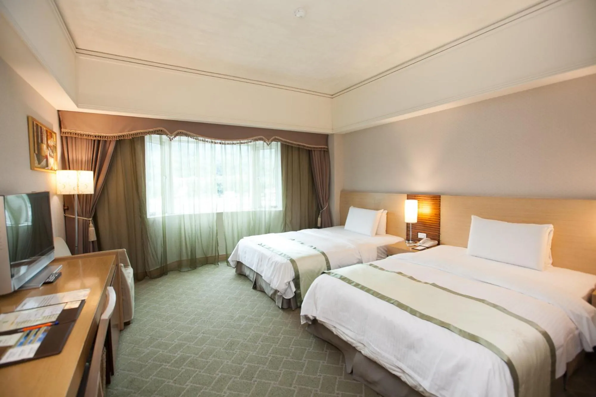 Photo of the whole room, Bed in Hoya Hot Springs Resort & Spa