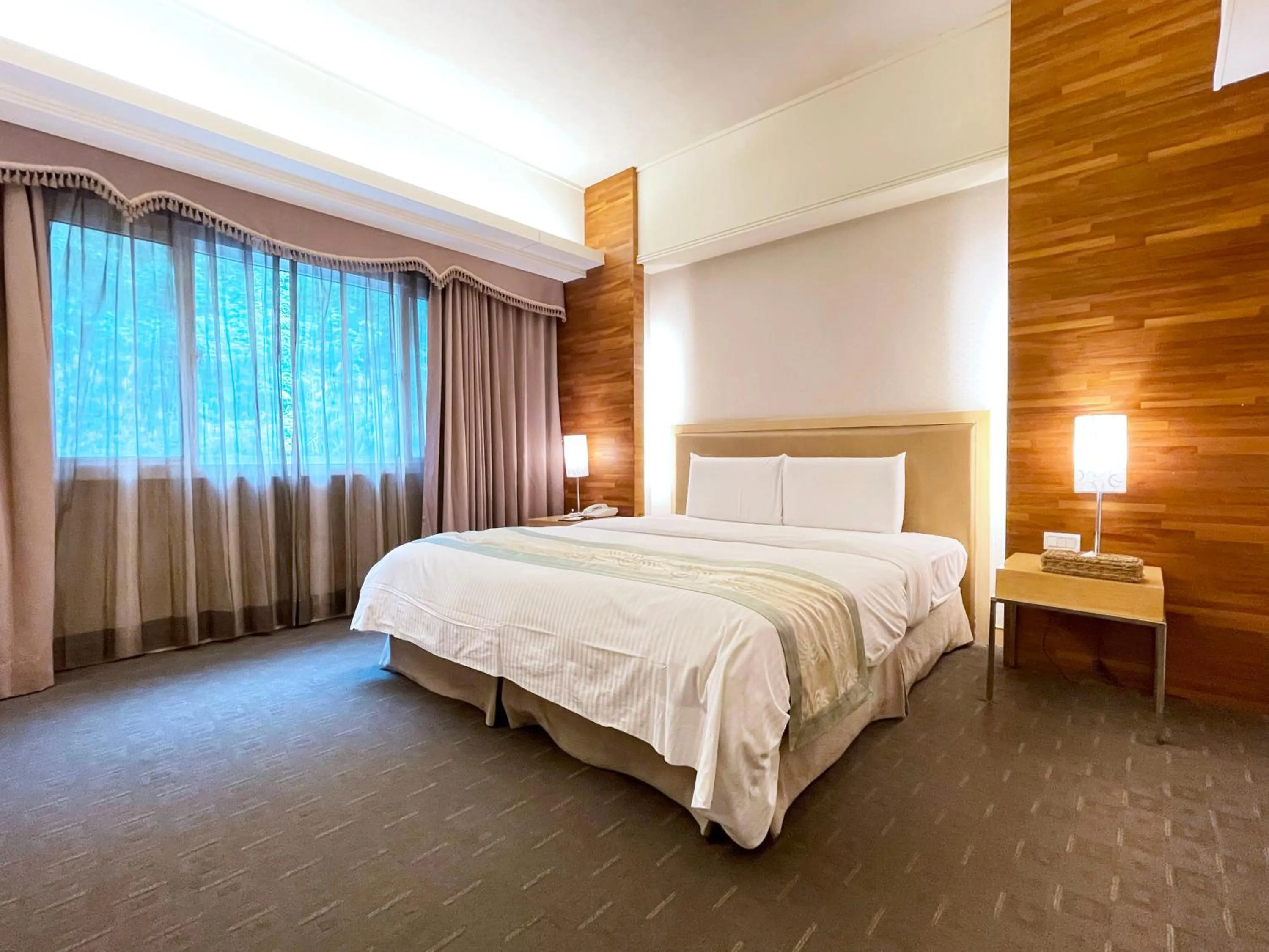 Photo of the whole room, Bed in Hoya Hot Springs Resort & Spa