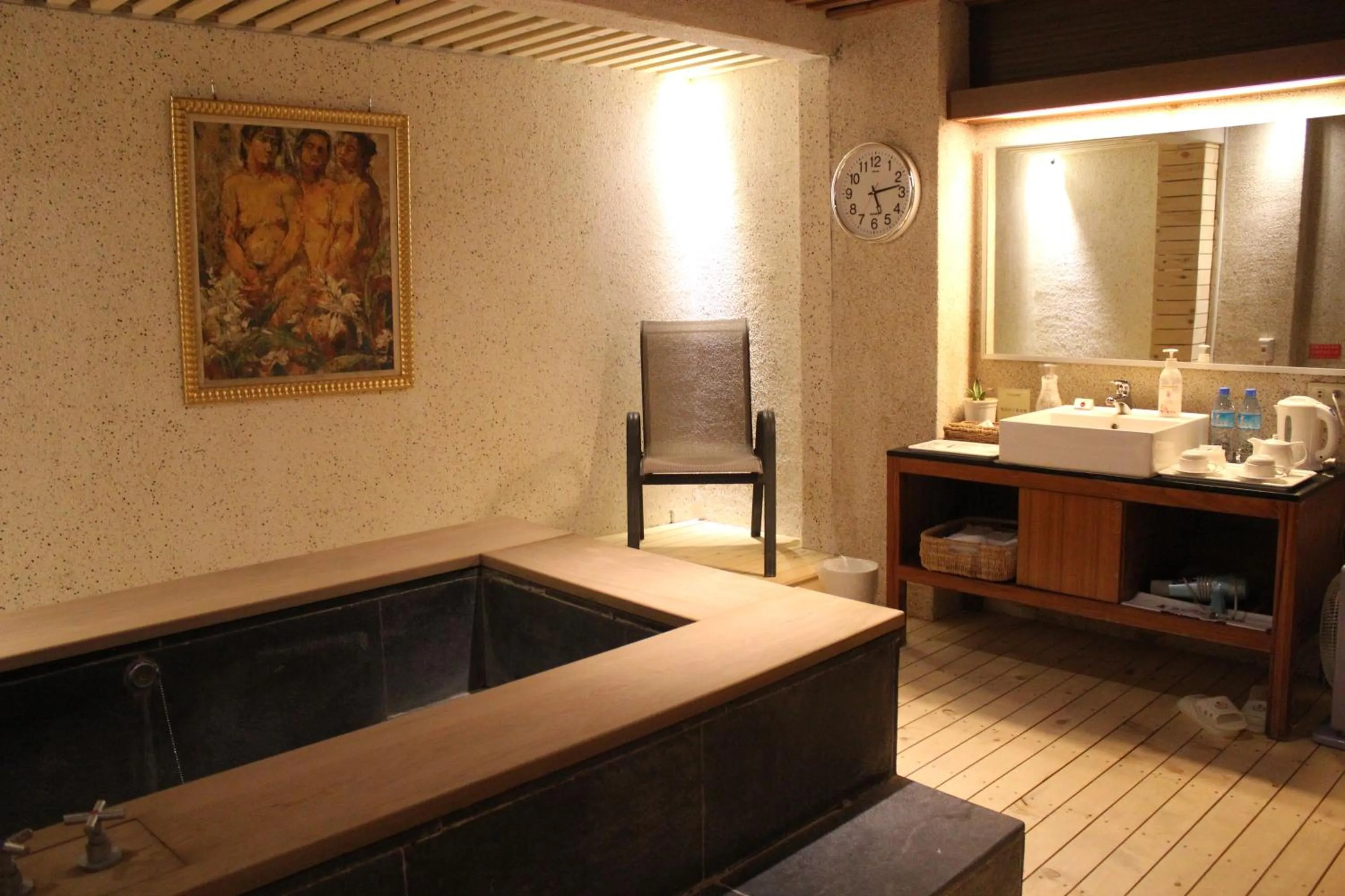 Hot Spring Bath in Hoya Hot Springs Resort & Spa