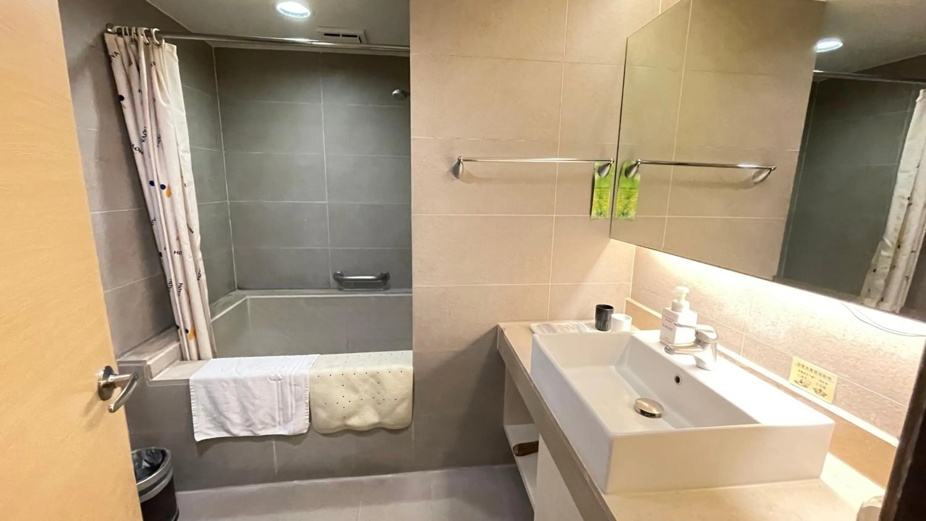 Bathroom in Hoya Hot Springs Resort & Spa