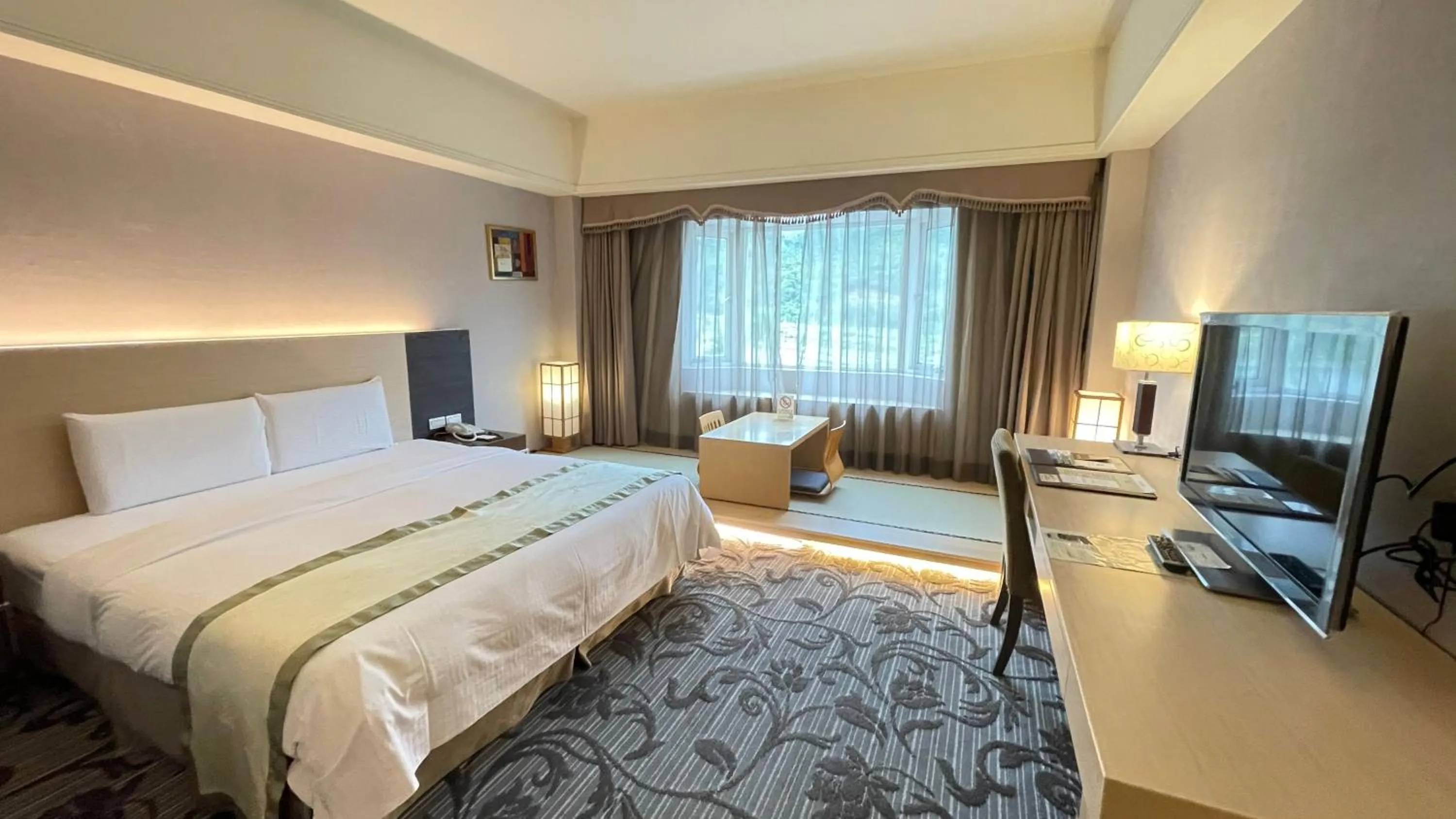 Photo of the whole room, Bed in Hoya Hot Springs Resort & Spa