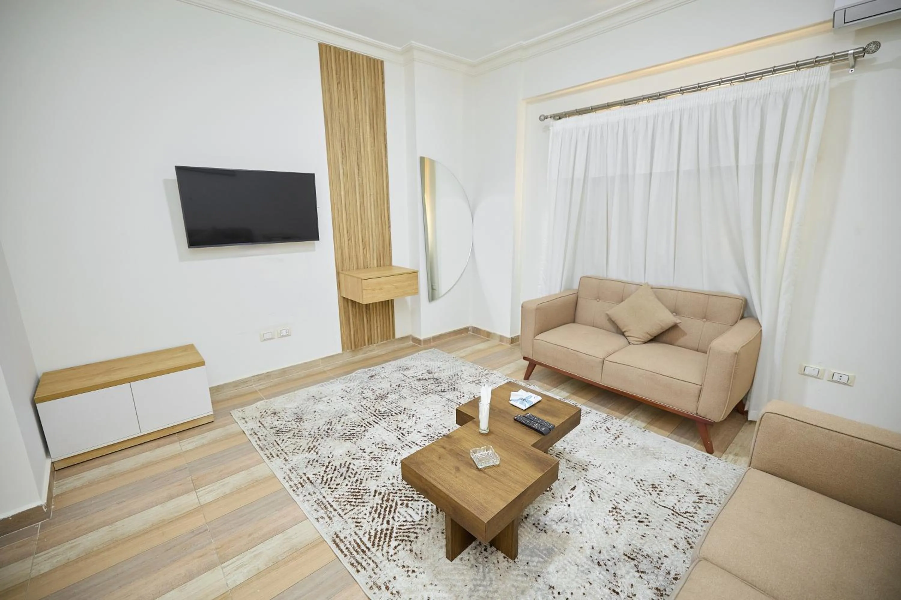 Settle Inn South 90 Apartments