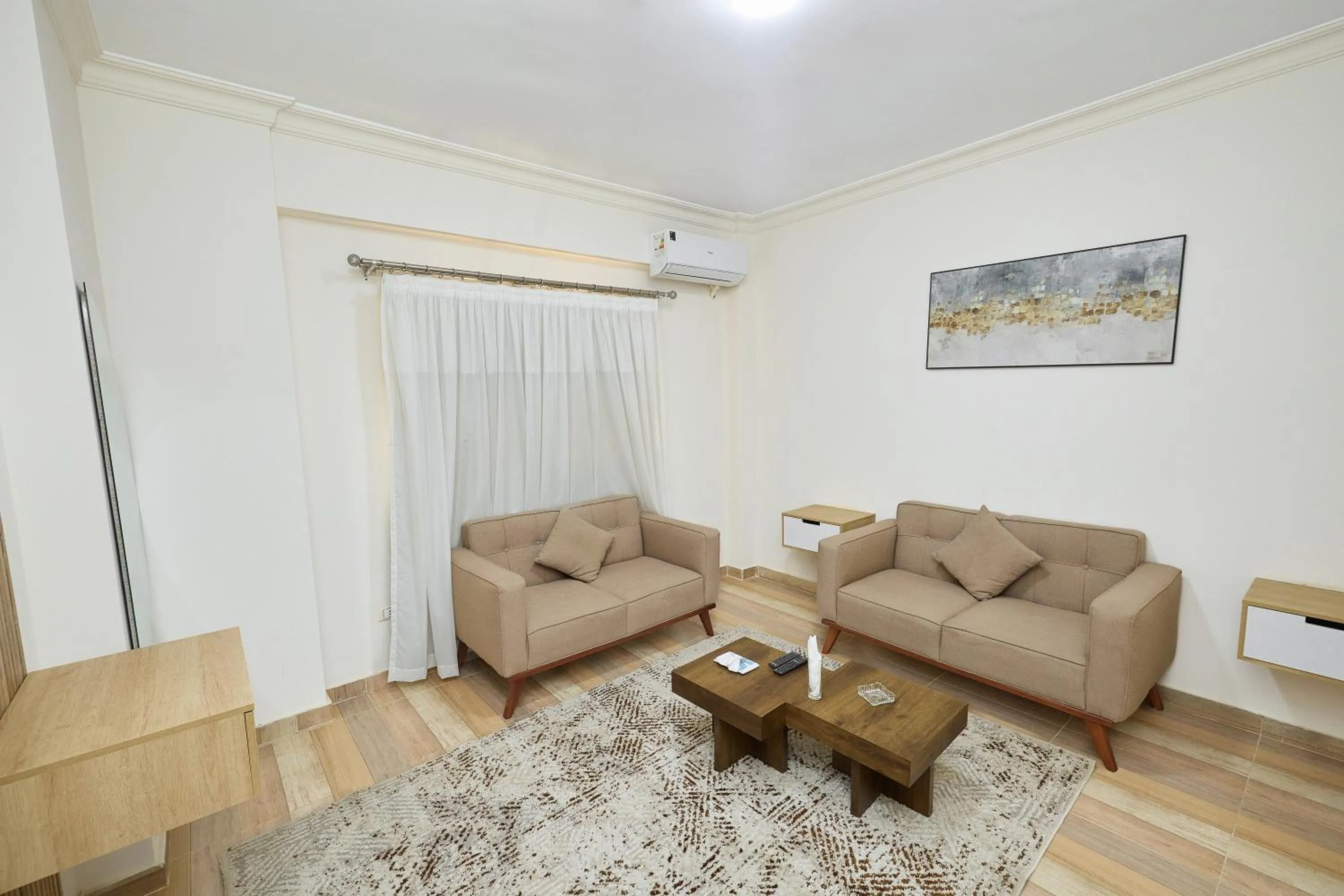 Settle Inn South 90 Apartments