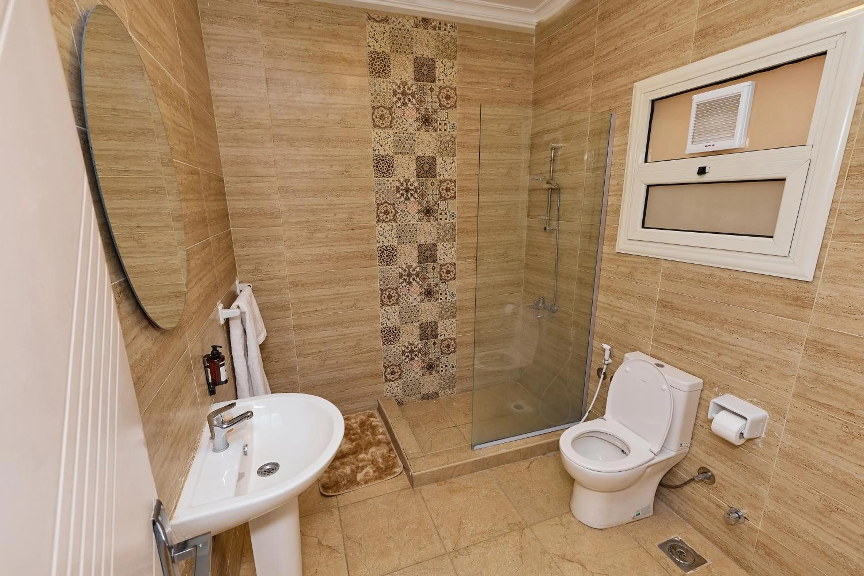 Settle Inn South 90 Apartments