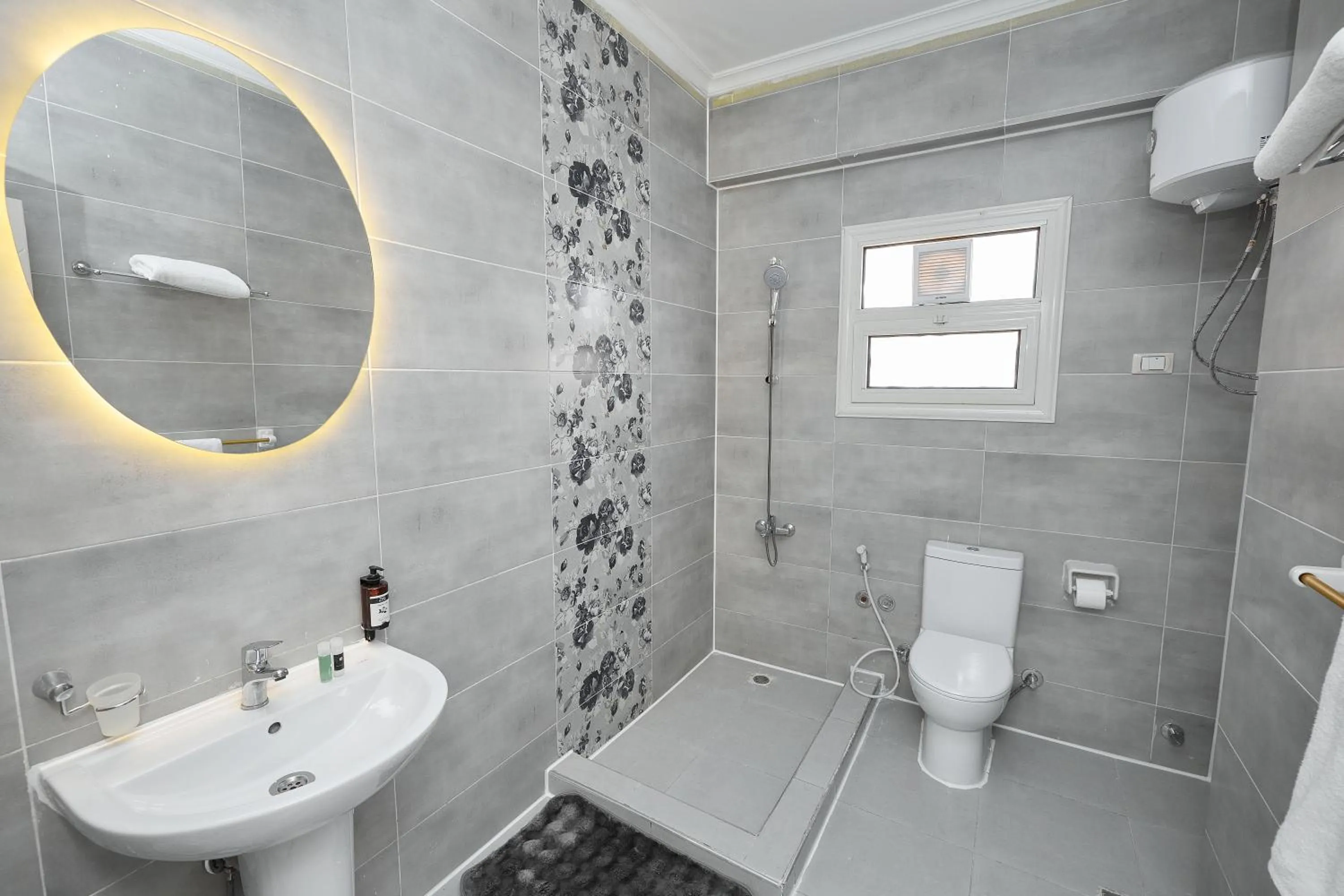 Settle Inn South 90 Apartments