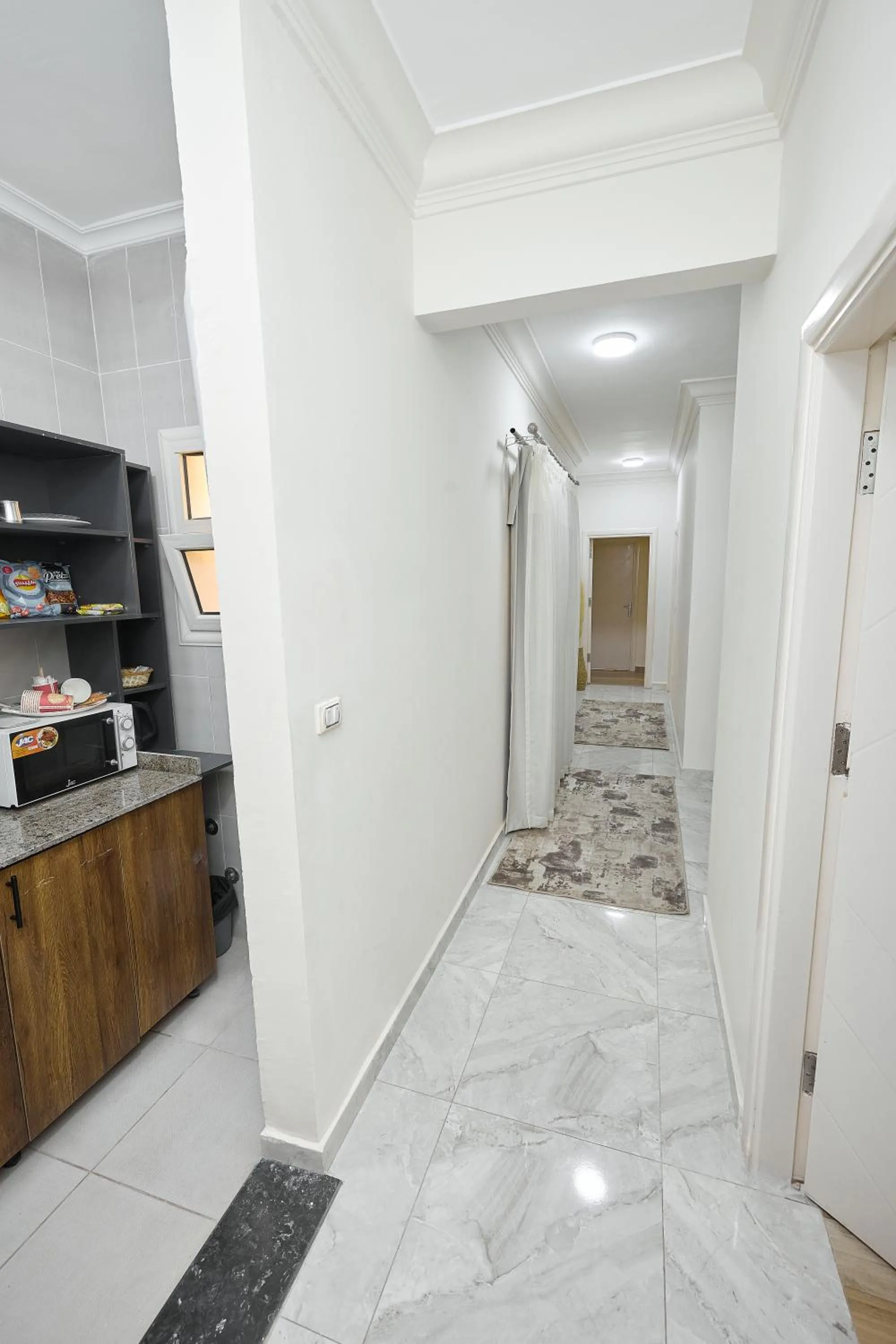 Settle Inn South 90 Apartments