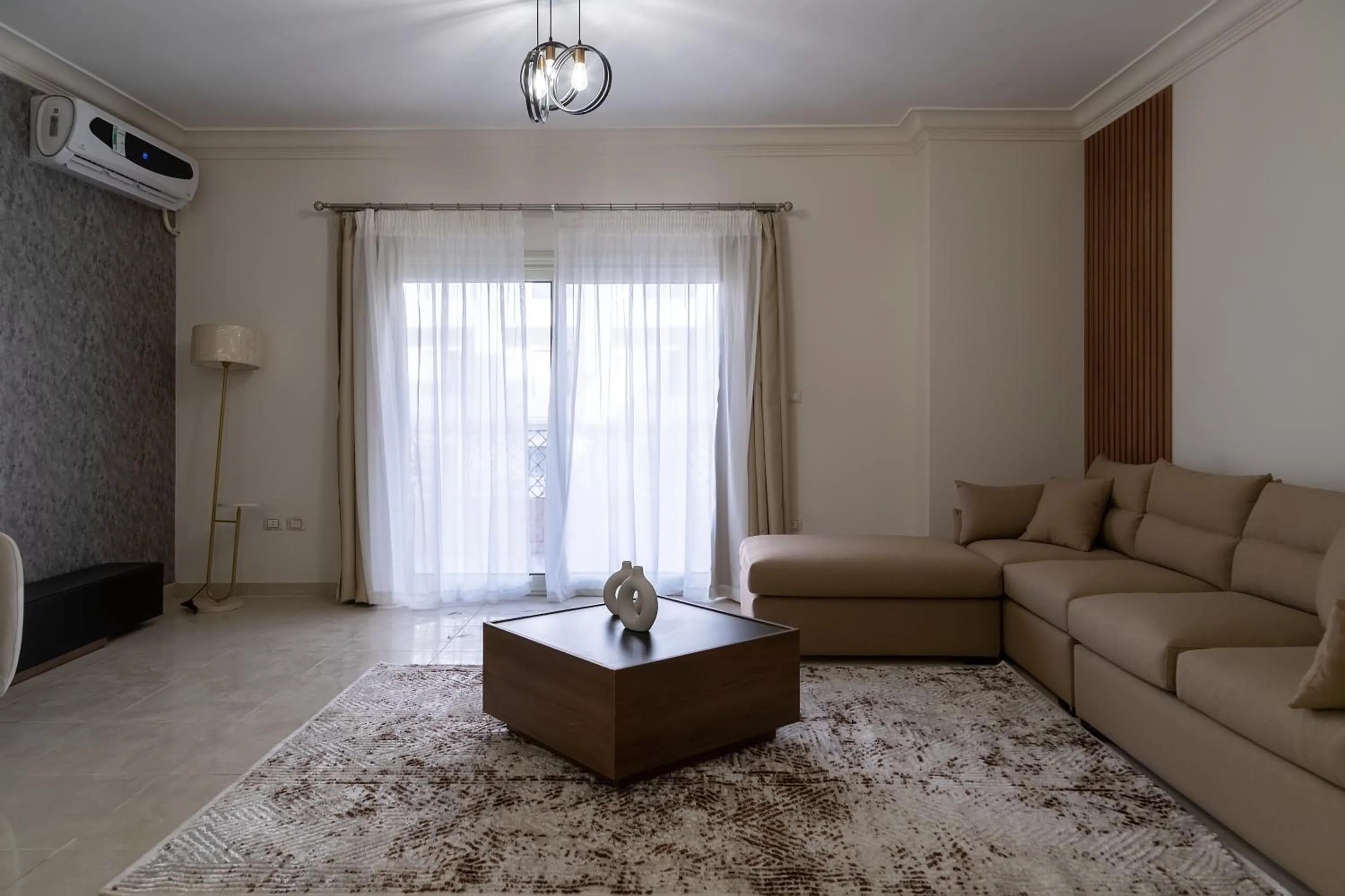 Settle Inn South 90 Apartments