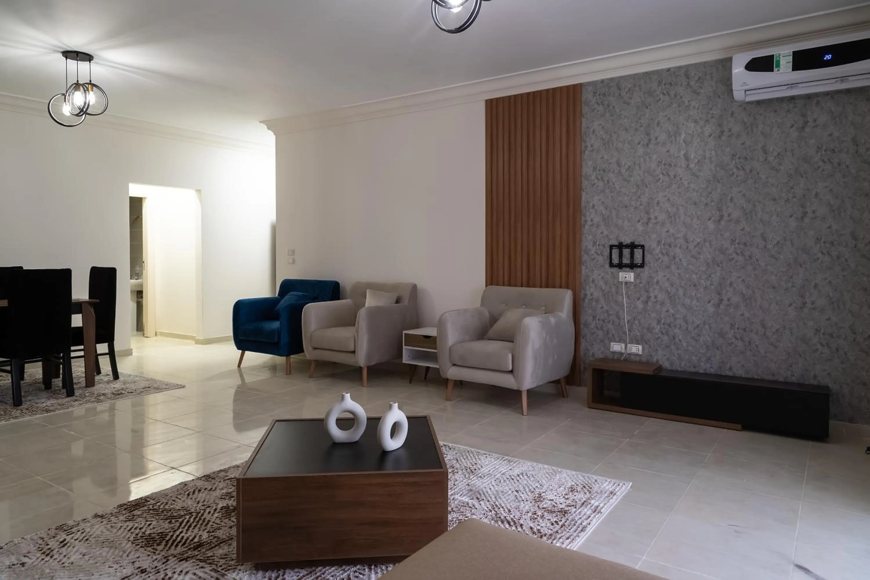 Settle Inn South 90 Apartments