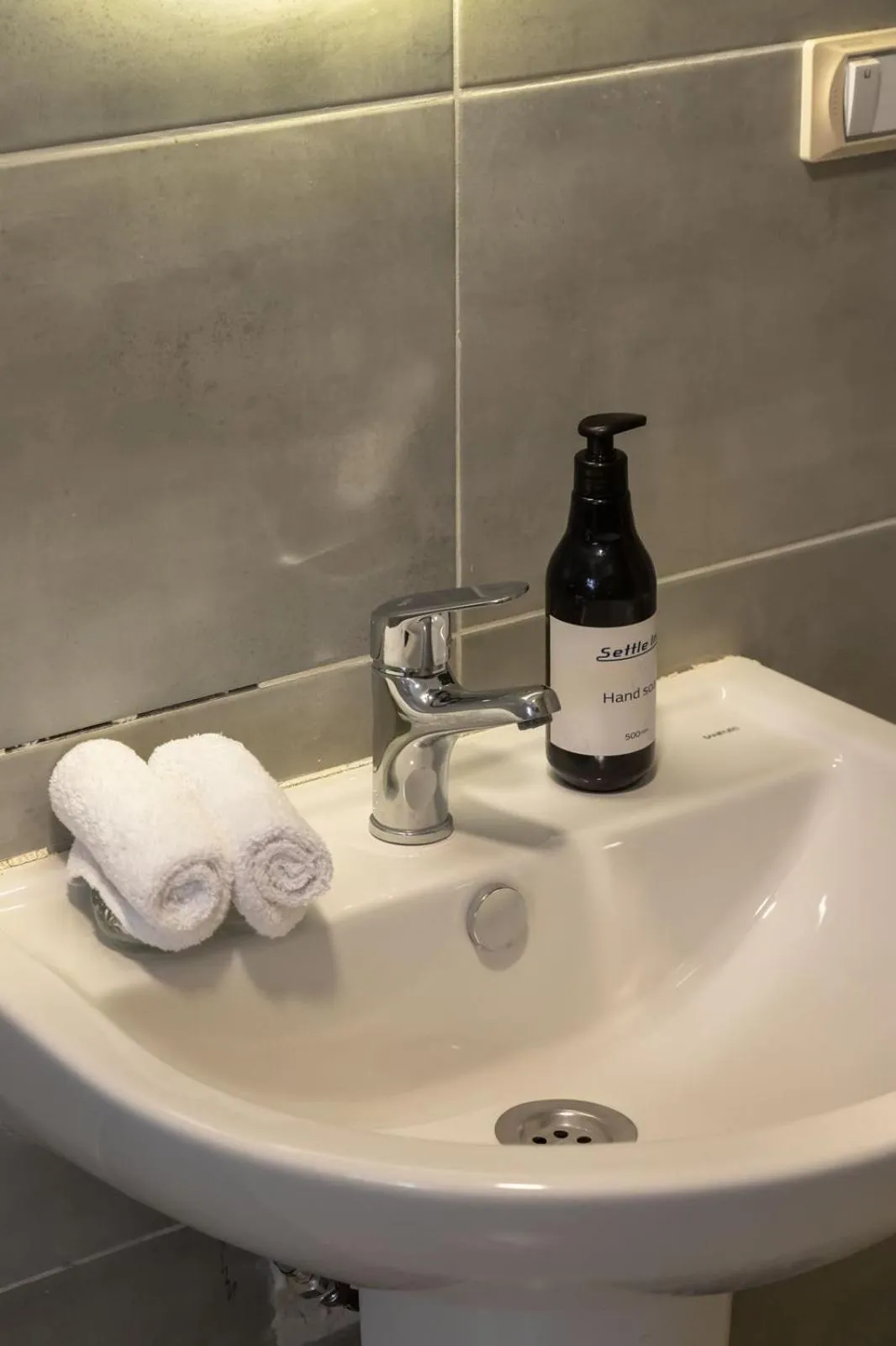 Bathroom in Settle Inn South 90 Apartments