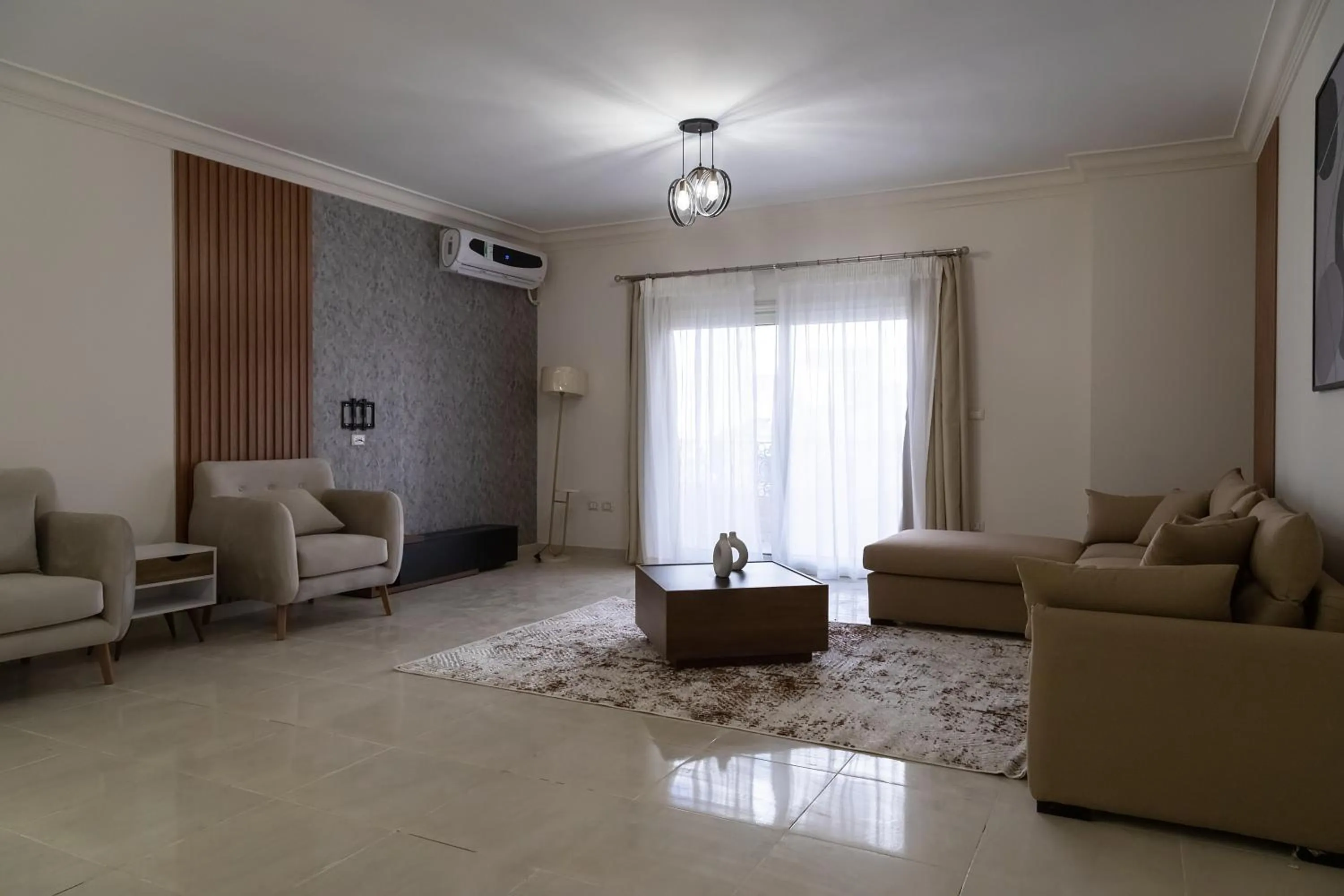 Settle Inn South 90 Apartments