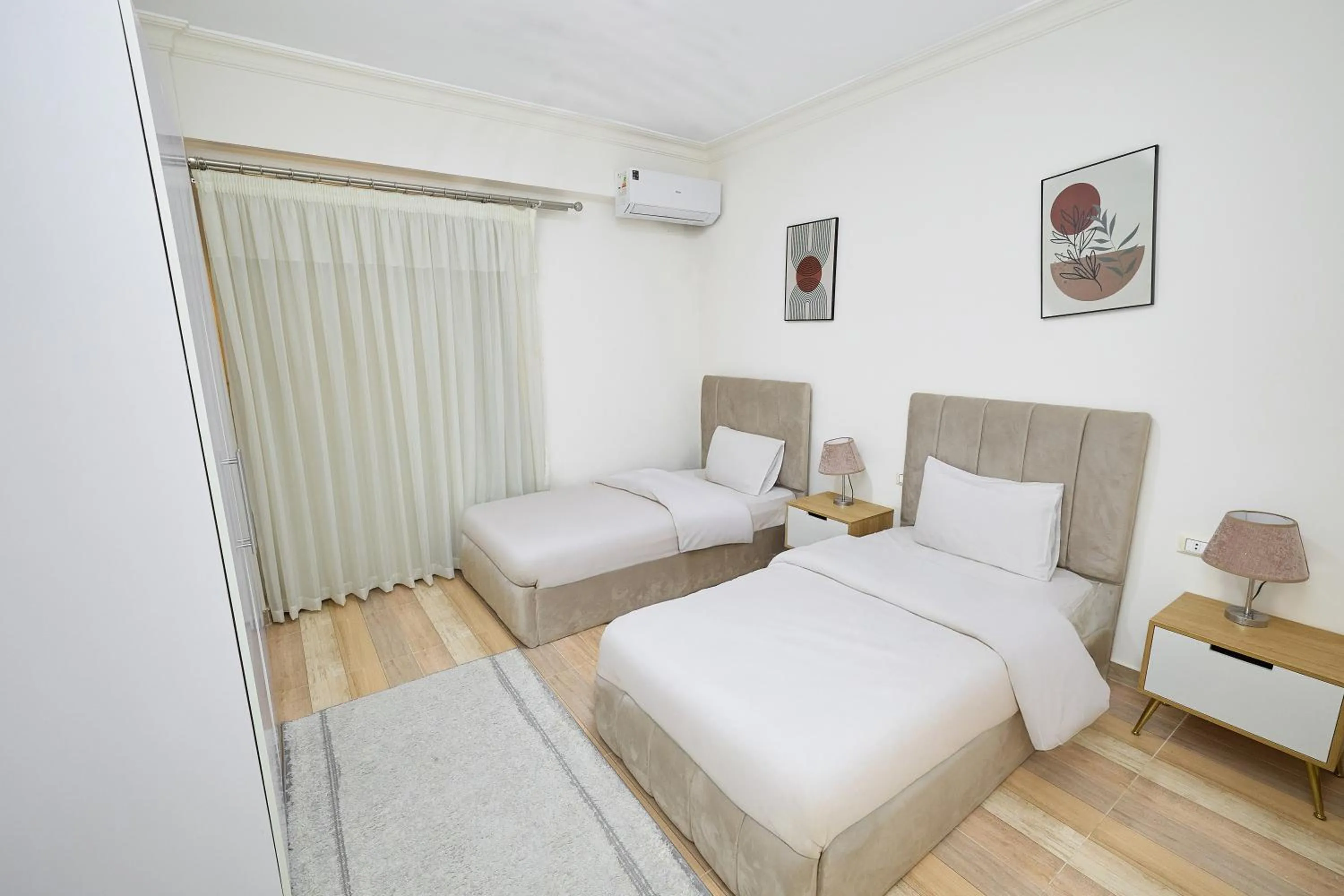 Bed in Settle Inn South 90 Apartments