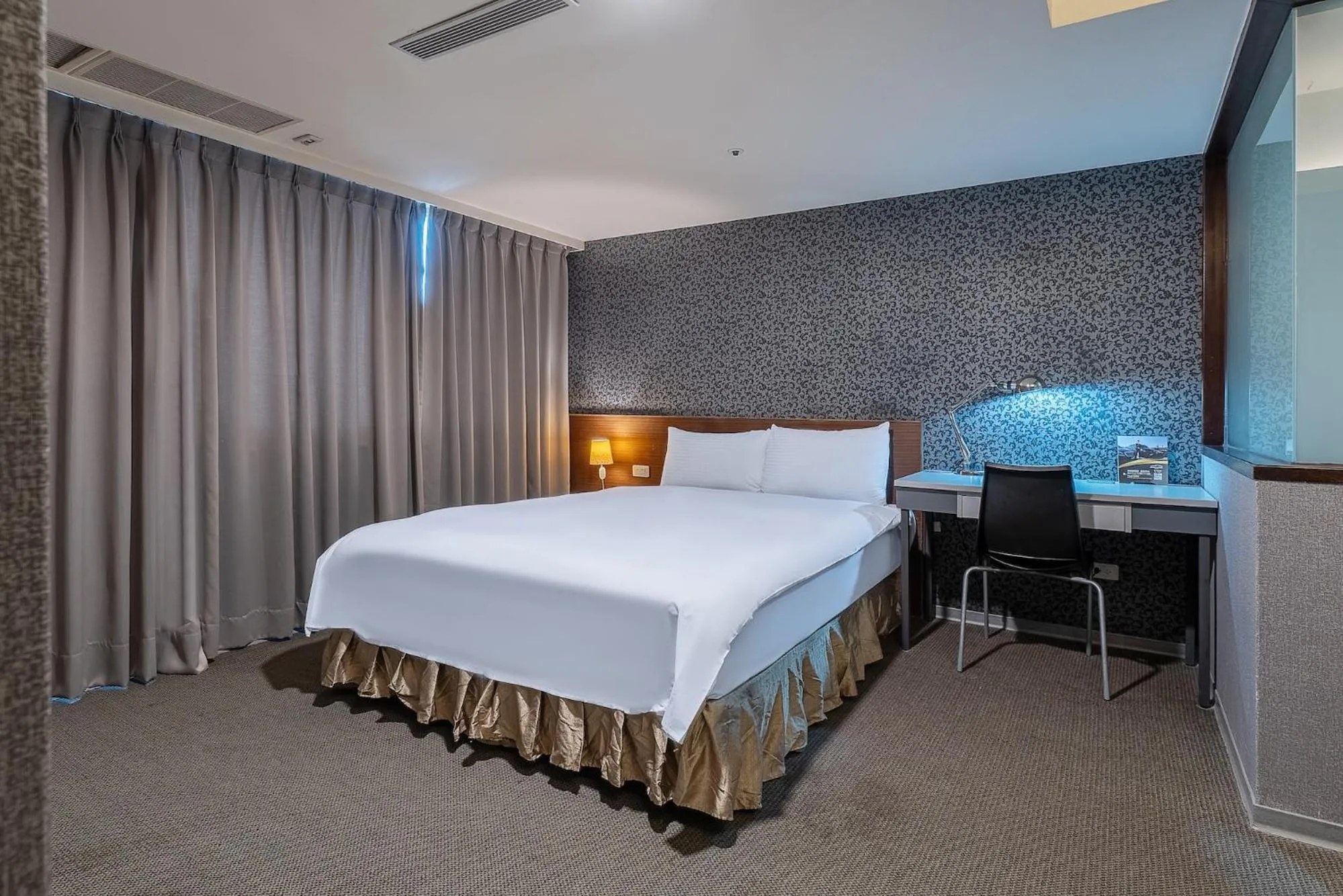 bunk bed, Bed in The Galerie Hotel