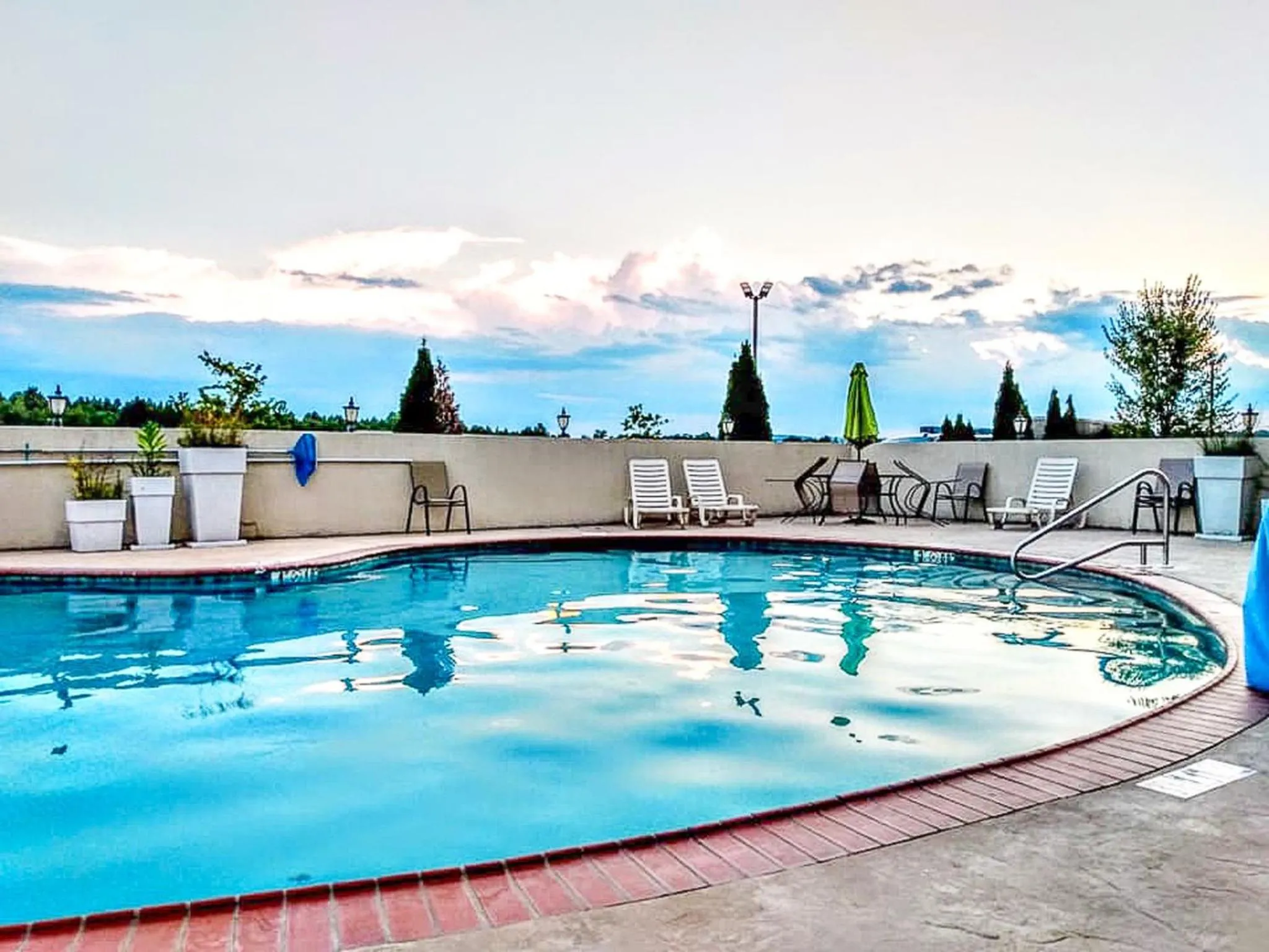 Swimming pool in Holiday Inn Guin by IHG