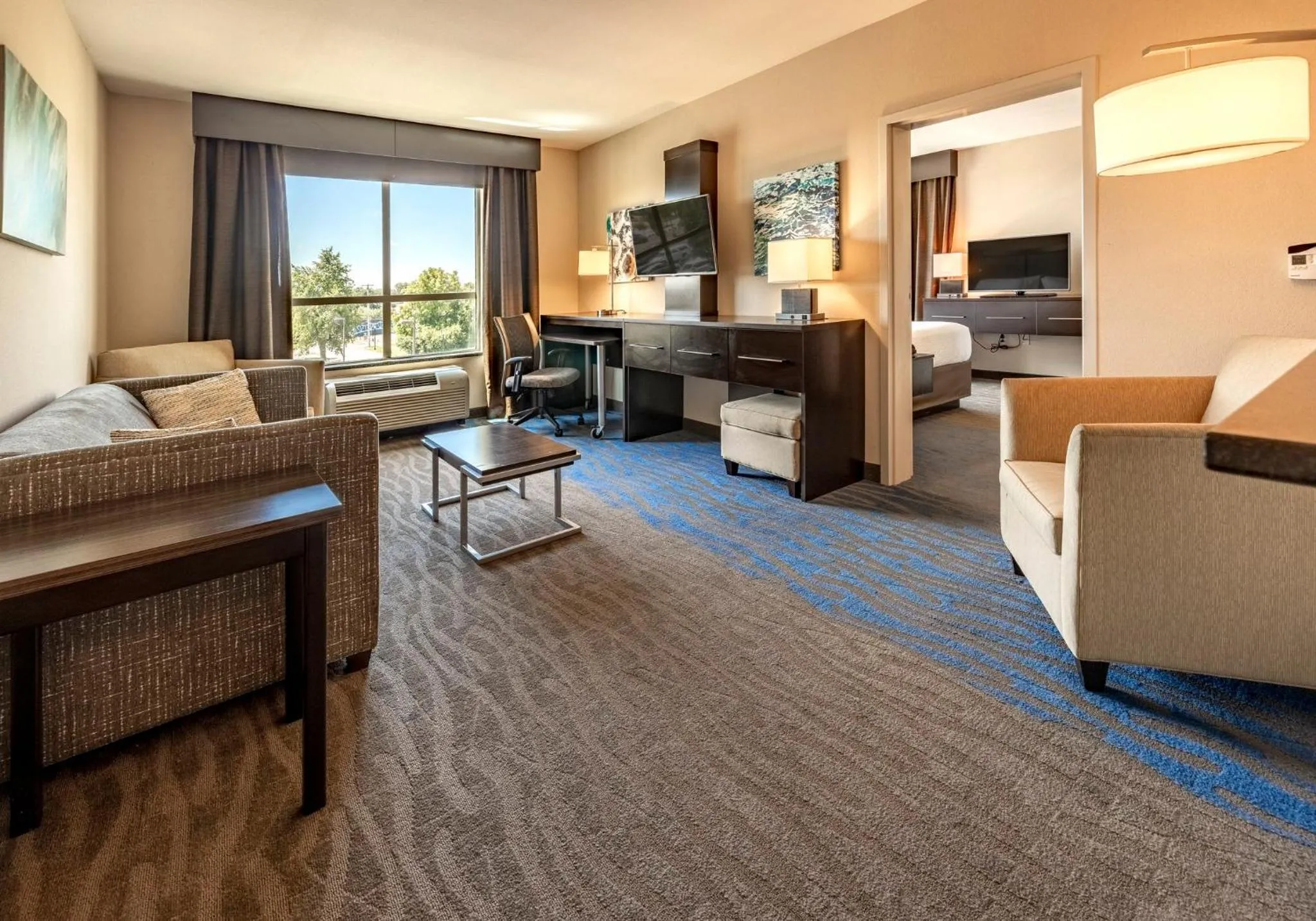 Photo of the whole room in Holiday Inn Owensboro Riverfront by IHG